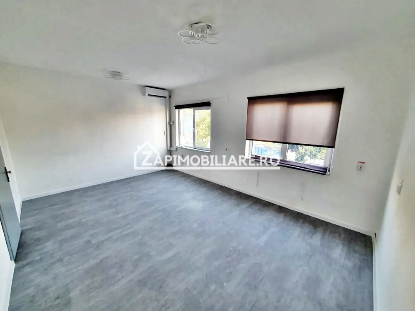 Hale cu suprafatade 300 mp si 440 mp zona Ambient - De închiriat hale cu suprafata de 300 mp si 432 mp.situat la parter cu rampă pe strada Depozitelor zona Ambient 
Spațiile se închiriază la prețul de 4 euro mp + tva
Disponibile 3 birouri recent renovate la pretul de 5 euro mp
Contact 0774048706 Bogdan

Comisionul perceput este de 50% din valoarea primei chirii.Și se percepe o singură dată!
Acest anunț nu corespunde cerințelor tale? Sună la numărul afișat în anunț și unul dintre agenții noștri te va ajuta cu alte oferte personalizate în funcție de cerințele tale.