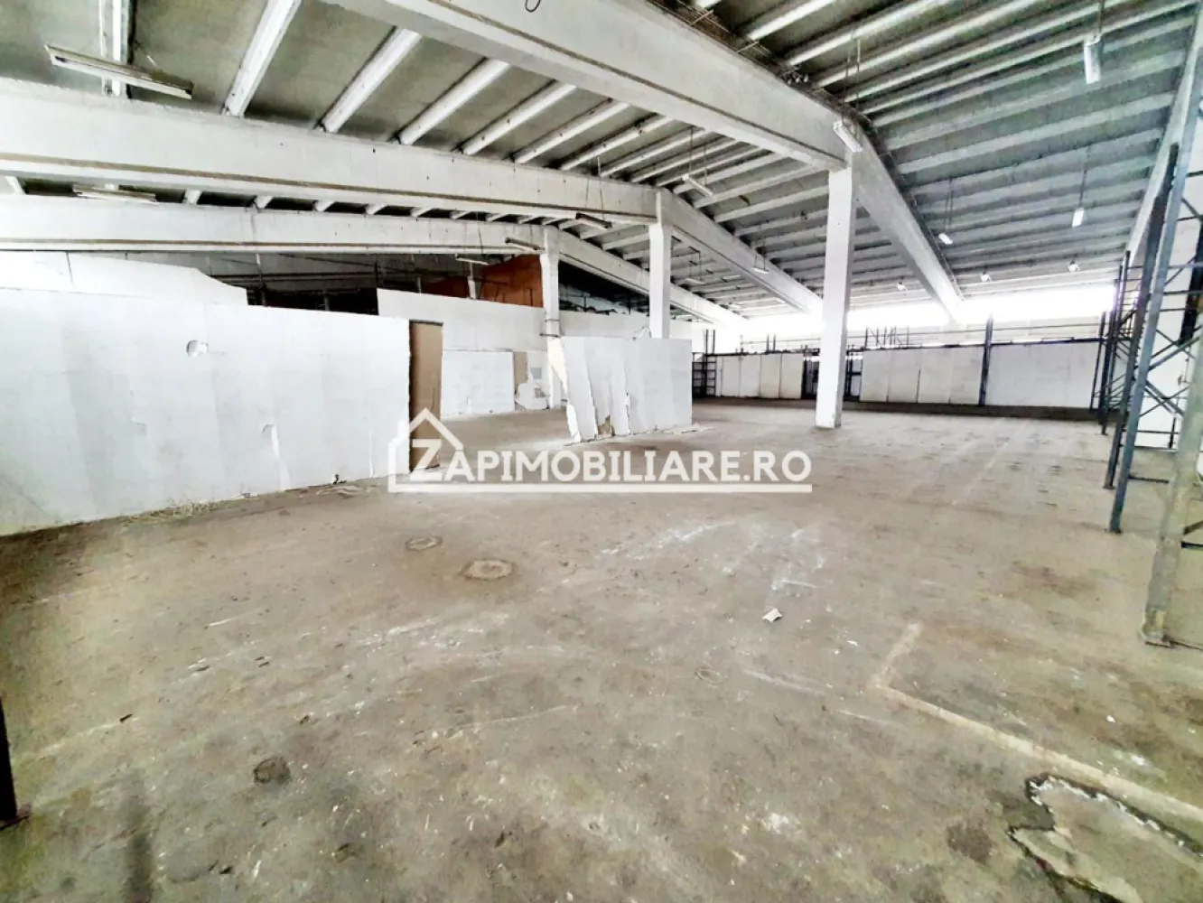 Hale cu suprafatade 300 mp si 440 mp zona Ambient - De închiriat hale cu suprafata de 300 mp si 432 mp.situat la parter cu rampă pe strada Depozitelor zona Ambient 
Spațiile se închiriază la prețul de 4 euro mp + tva
Disponibile 3 birouri recent renovate la pretul de 5 euro mp
Contact 0774048706 Bogdan

Comisionul perceput este de 50% din valoarea primei chirii.Și se percepe o singură dată!
Acest anunț nu corespunde cerințelor tale? Sună la numărul afișat în anunț și unul dintre agenții noștri te va ajuta cu alte oferte personalizate în funcție de cerințele tale.