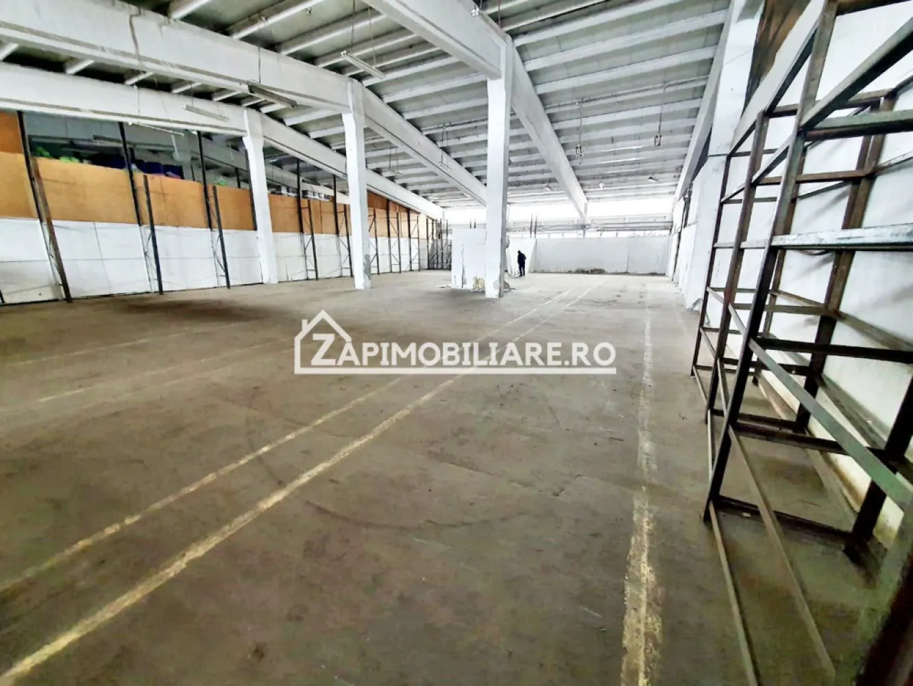 Hale cu suprafatade 300 mp si 440 mp zona Ambient