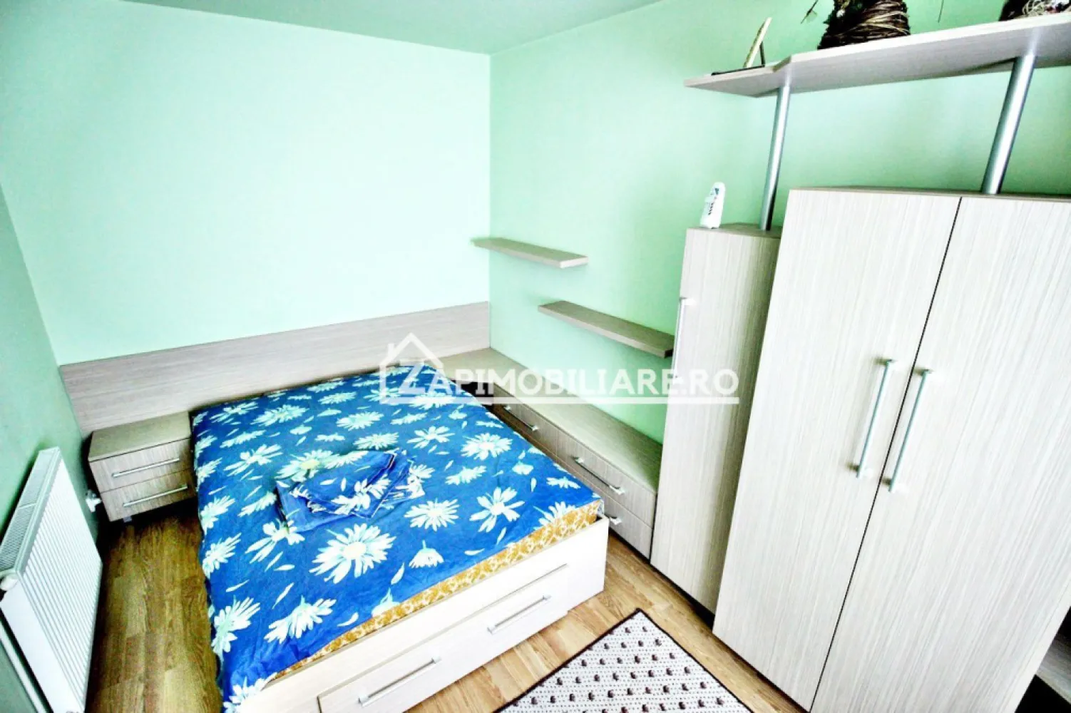 Apartament 2 camere,bloc izolat termic strada Măgurei - De vanzare apartament 2 camere in bloc recent reabilitat termic, complet mobilat și utilat,semidecomandat, situat în cartierul Dâmbu Pietros, strada Măgurei, suprafață utilă de 40 mp, situat la etajul 4 din 4, oferit de Zap Imobiliare.

Detalii: 
- 1 living, 1 dormitor, 1 hol, 1 balcon închis, 1 bucătărie, 1 baie, 
- centrală termică, calorifere, geamuri termopan, ușă metalică,
- apartamentul este pe mijloc, poziție vestică, izolat termic.
Proprietatea se află într-o zonă cu un confort deosebit, datorită amplasării în imediata apropiere a tot ceea ce înseamnă viață modernă, și anume: mijloace de transport în comun, magazine, unități de învățământ de toate gradele, piață, parc, bănci, farmacii, s.a.
Contact 077 4048706 Bogdan 
Locuința se vinde mobilată și utilată la prețul de 69.000 Euro.
Comision ZERO 
Acest anunț nu corespunde cerințelor tale? Sună la numărul afișat în anunț și unul dintre agenții noștri te va ajuta cu alte oferte personalizate în funcție de cerințele tale.