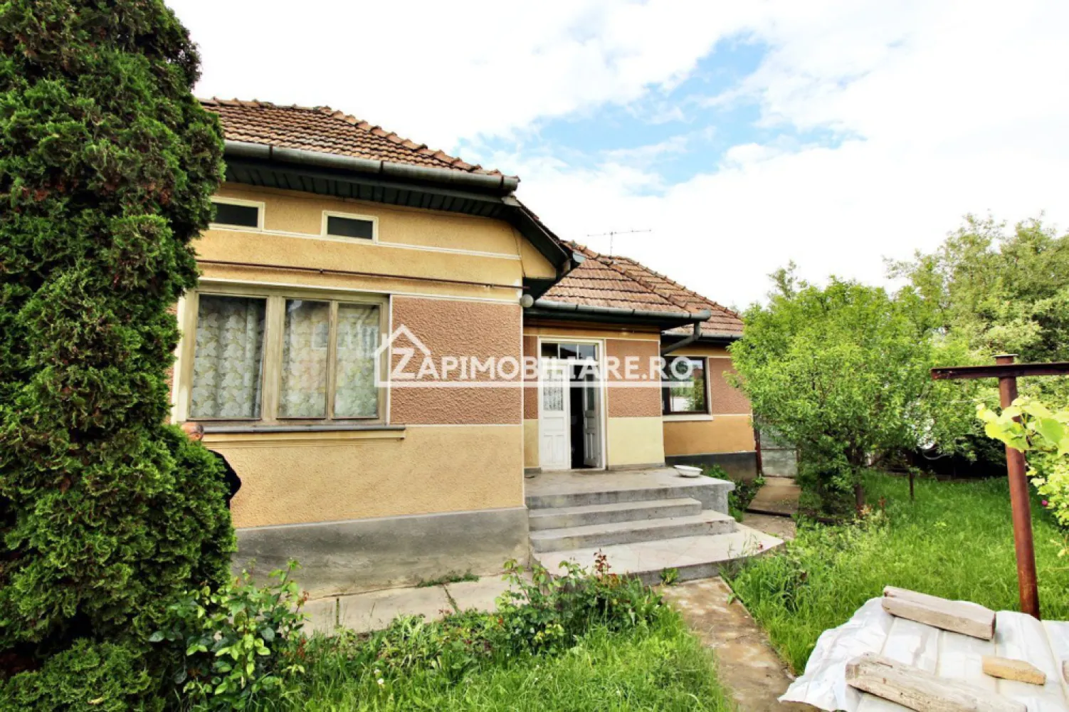 Unirii - Teren intravilan 4800 mp - la sosea - ID proprietate: CP1215075
Contact ⓪⑦②⑥ ②②③ ⑧⑧⑥ Sebastian
De vanzare teren intravilan 4800 mp, situat la sosea pe Calea Voinicenilor, la 200m de Penny cu o latime maxima de 34m ( vezi poze pentru mai multe detalii )
- Drum asfaltat
- Curent, apa, gaz, canalizare
- pe teren se afla si o casa din anii 1970 din caramida cu 3 dormitoare 1 bucatarie si o baie.

Pret 420.000 Euro negociabil

Dacă vă place această ofertă - sau pentru alte informații sunați la numărul de contact din anunț!
Compania Zap Imobiliare vă pune la dispoziție toate informațiile, actele și documentele necesare alături de asistență și consiliere permanentă până la finalizarea achiziției imobiliare. Ne dorim să îți oferim cea mai plăcută experiență.