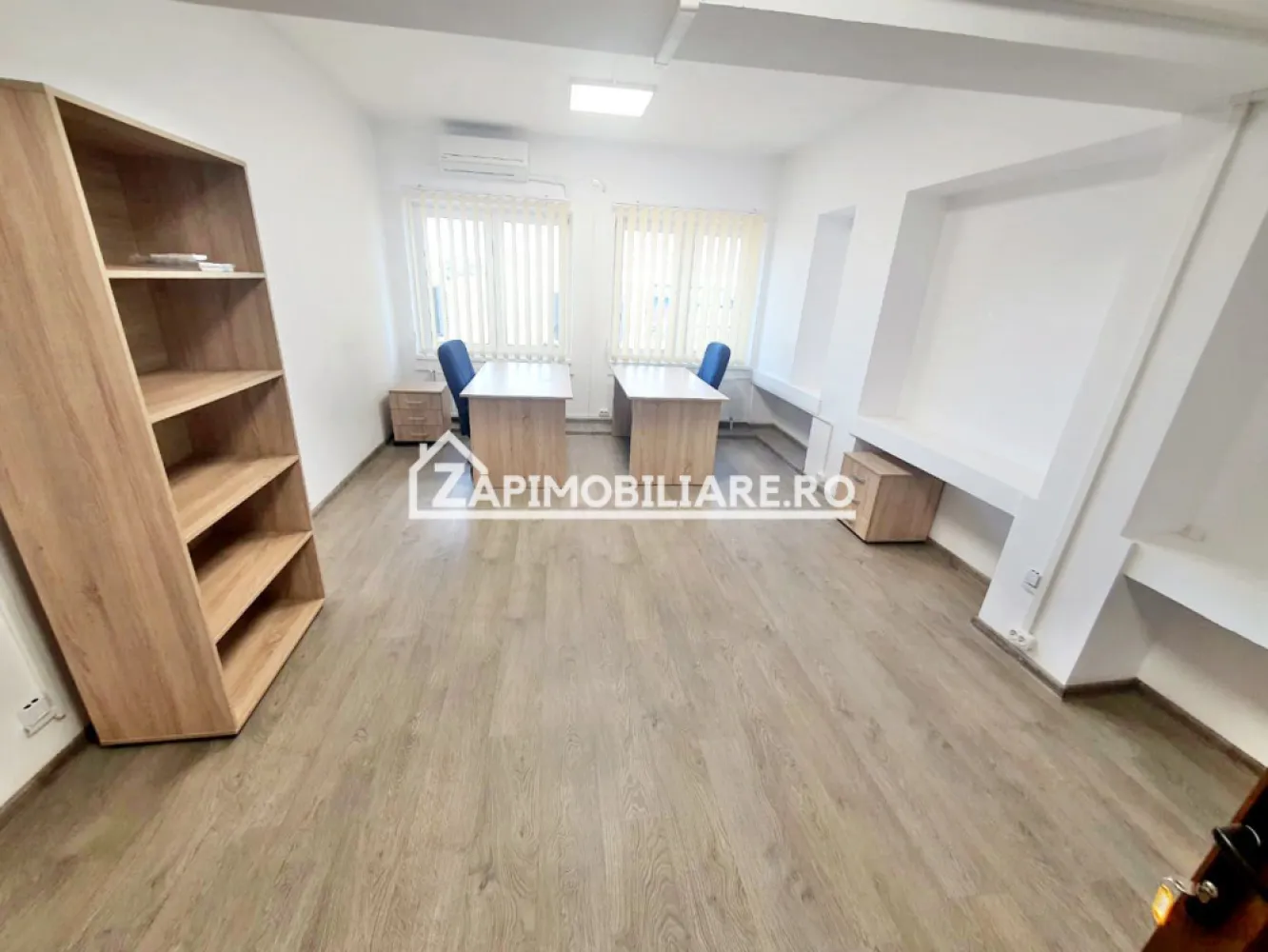 Spatii birouri,recent renovate si mobilate - De închiriat 9 birouri în zona Mureșeni strada Dezdrobirii cu o suprafața utilă de 250 mp./ etaj
Detalii:
Birourile se afla la etajul 1 toate birourile fiind renovate recent.
- centrală termică, calorifere, geamuri termopan.
- 2 băi
- locuri de parcare în curte
- aer conditionat in fiecare birou
- bucătărie mobilată si utilată

Birourile se pot închiria la prețul de 5 euro mp .
-prețul de 5 euro/mp valabil dacă se închiriază tot etajul 
Comisionul perceput de agenție este de 50% din valoarea primei chirii.Și se percepe o singură dată!
--------------------------------------------------------------------------------------------------------------------------------
Acest anunț nu corespunde cerințelor tale? Sună la numărul afișat în anunț și unul dintre agenții noștri te va ajuta cu alte oferte personalizate în funcție de cerințele tale. 0774048706 Bogdan