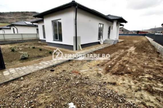 Casă la cheie pe 1 nivel 4cam. 2 bai,1 dresing 650 mp. teren