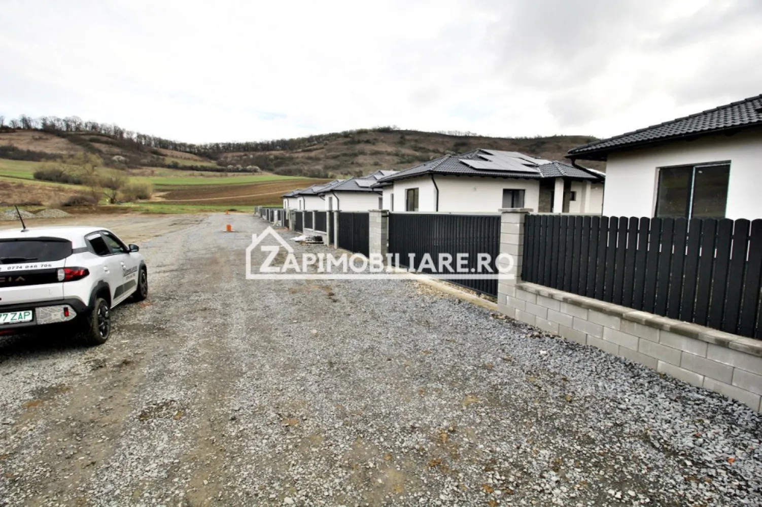 Casă la cheie pe 1 nivel 4cam. 2 bai,1 dresing 650 mp. teren - Contact 0774048706 Bogdan
De vânzare casă la cheie pe 1 nivel, singur în curte, 4 camere situată în Comuna Livezeni localitatea Ivănesti suprafața utilă de 120 mp amplasată pe un teren cu suprafața de 650 mp.
Compartimentare:
 1 living, 1 bucătărie, 2 băi, 3 dormitoare,1 dressing,1 terasă acoperită, 1 cămară, 2 holuri.
Detalii:
- zugrăvit in alb
- gardul , portile, pavajul gresia ,faianta , usi interioare,parchetul,obiecte sanitare,prize intrerupătoare incluse în preț 
- geamuri tripan
- centrală termică, incălzire in pardoseală
- fundația casei are o adâncime de 1 m, pereții sunt din cărămidă, acoperișul de țiglă, izolată cu polistiren dalmatin de 15 cm.
- pod mansardabil izolat cu celuloză 
- anul construcției 2026
- prize și întrerupătoare 
Utilitați:
- curent, apă, gaz, canalizare
Casa la cheie se vinde cu gard si pavaj la prețul de 189.000 Euro + tva Comision ZERO!
Daca vă place această ofertă sau pentru alte informații sunați la numărul de contact din anunț! 0774048706 Bogdan
Compania Zap Imobiliare vă pune la dispoziție toate actele și documentele necesare alături de asistență și consiliere permanentă până la finalizarea achiziției imobiliare. 
Ne dorim să îți oferim cea mai plăcută experiență, îndeplinim vise cu pereți!