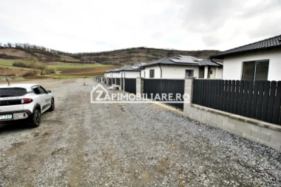 Casă la cheie pe 1 nivel 4cam. 2 bai,1 dresing 650 mp. teren