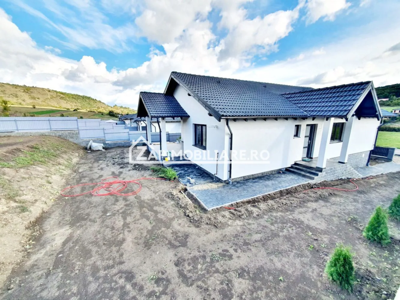 Casă la cheie pe 1 nivel 4cam. 2 bai,1 dresing 650 mp. teren