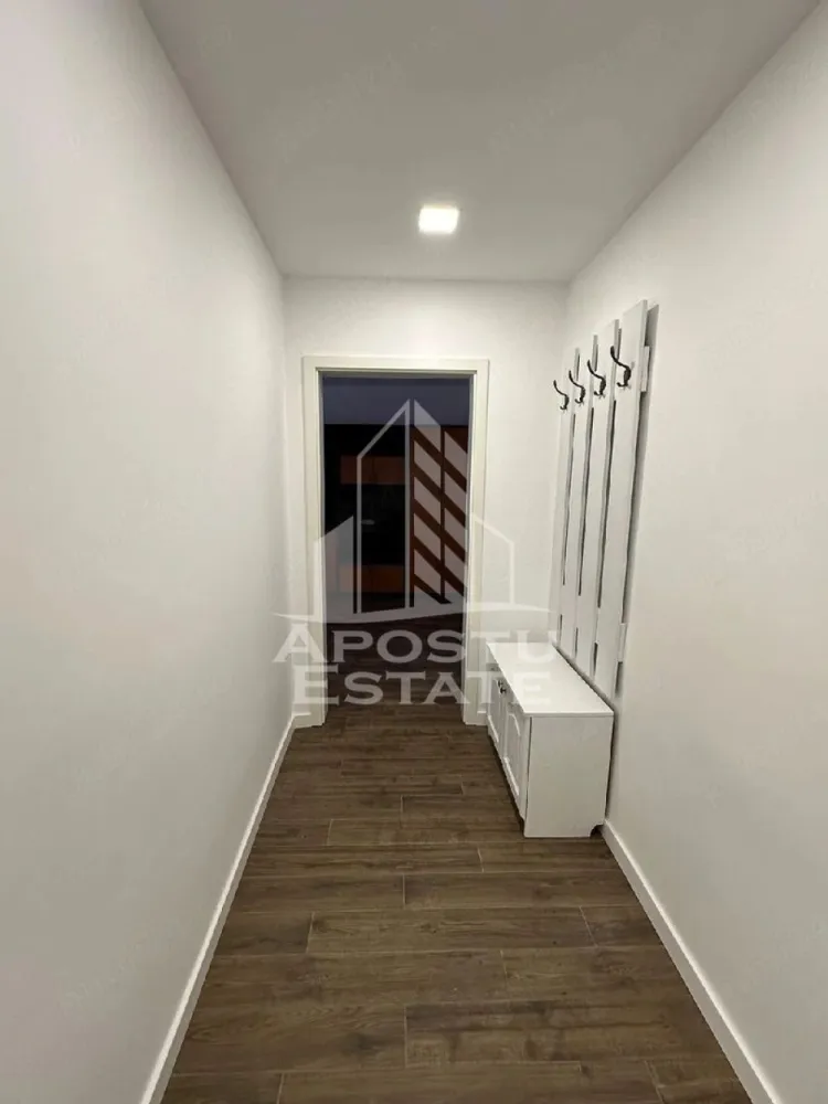 Apartament cu 1 camera de inchiriat, Complex Studentesc, Timisoara - Agentia imobiliara APOSTU ESTATE va propune spre inchiriere un apartament cu 1 camera spatios si luminos, situat in zona Complexului Studentesc, o zona linistita si bine pozitionata din Timisoara, potrivit pentru cupluri sau studenti care isi doresc o locuinta unde sa se simta confortabil si cu acces facil catre scoli, facultati, statii de autobuz si magazine.

Suprafata utila: 42 mp
Compartimentare eficienta:
- Hol de acces
- Bucatarie inchisa, complet mobilata si utilata, cu loc de luat masa
- Baie prevazuta cu cada si ventilatie artificiala
- Balcon

Confort si facilitati:
- Incalzire apartament: ventiloconvectoare
- Camera cu pat matrimonial
- Apartamentul este complet mobilat si utilat de catre proprietar

Localizare: zona Complex Studentesc, in apropiere de UVT, Politehnica, magazinul Profi si restaurante.

Ideal pentru:
- Cupluri
- Studenti
- Persoane singure

Pret chirie: 350€
Programeaza o vizionare pentru a-ti putea imagina viitorul aici!
ID intern: CP3161745