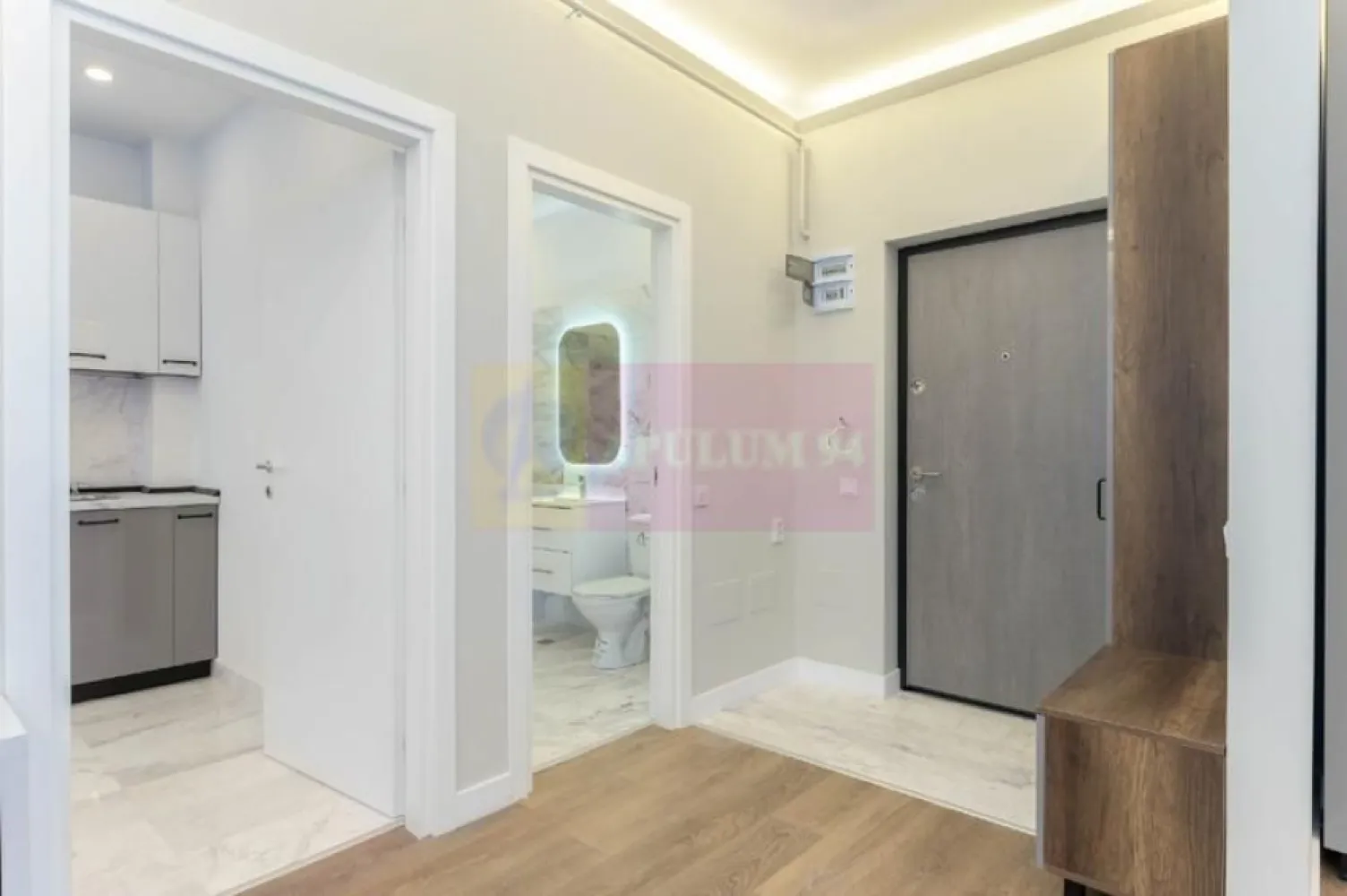 GARSONIERA/Finisaje premium/ Bloc nou - Agentia Imobiliara Apulum 94 ,
vă ofera spre vânzare o garsoniera finisata premium, situata într-un imobil modern cu regim de înălțime P+6E+7 retras.
Garsoniera este poziționata la etajul 5 din 7, are vedere spre Sud, beneficiază de lumină naturală echilibrată și se predă la cheie, cu predare imediată, fiind ideala atât pentru locuire, cât și pentru investiție.
✨Finisaje și dotări:
🔑Ușă de intrare Megadoor, lățime 100 cm – siguranță și design premium.
🚪Uși interioare PINUM, finisaj modern.
🪟Tâmplărie exterioară Salamander – 5 camere, izolație termică și fonică superioară
🚰🛁Bucătărie și baie placate cu marmură, echipate cu spoturi de iluminat încastrate
🚿Obiecte sanitare KOLO
🚿Baterii GROHE
🪵Parchet EGGER, 8 mm, trafic intens, durabil și elegant
🔥Centrală termică proprie pe gaz IMMERGAS
Utilități:
Apartamentul este conectat la toți furnizorii de utilități:
Statie STB, in fata complexului