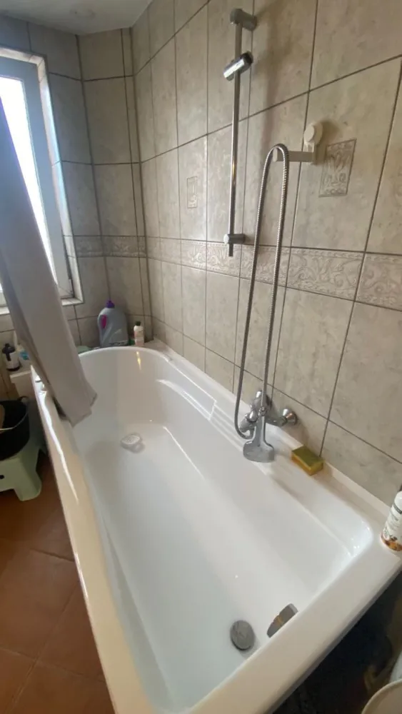 Piata Domenii - Ion Mihalache apartament 3 camere de vanzare - K Imobiliare va propune spre vanzare un apartament generos de 3 camere situat in fata Pietii Domenii. Apartamentul are suprafata de 78 mp. utili si o boxa la subsolul imobilului. incalzirea se face cu centrala termica pe gaz. Imobil construit in perioada interbelica si fara expertizare risc seismic. Acte in perfecta ordine. Pret negociabil. Comision agentie 2%.