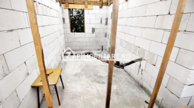 Casa 5 camere pe 1 nivel cu garaj si gard 176mp,1400mp teren