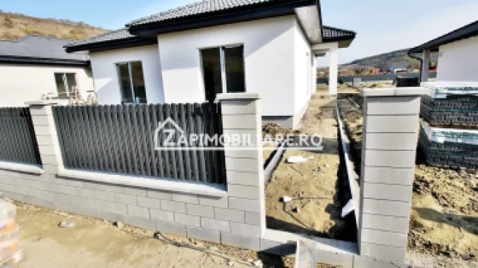 Casă la cheie pe 1 nivel 4cam. 2 bai,1 dresing 650 mp. teren