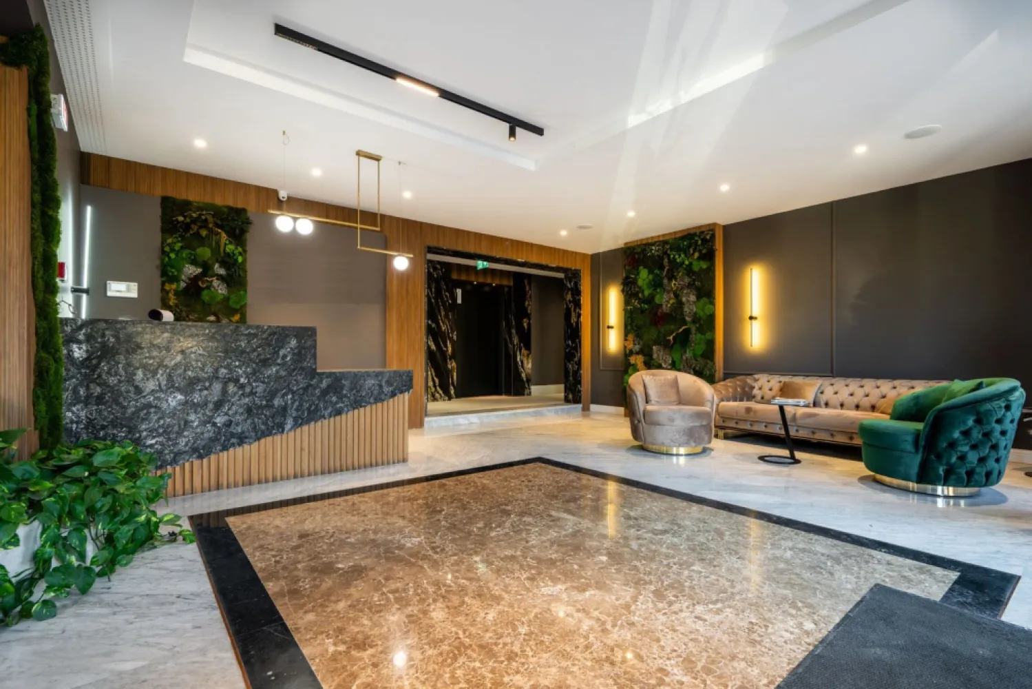 [VIDEO] IANCU NICOLAE | PISCINA | TERASA 15 mp [+21% TVA] ULTRA LUX - ✅Pentru o perspectiva mai buna asupra imobilului, va invitam sa vizionati Video-ul de prezentare✅

New Place Real Estate Company va propune spre vanzare un apartament spatios si inteligent compartimentat, situat intr un Ansamblu Rezidential din zona de nord a Capitalei, intr-o oaza de liniste, cu aer curat si acces facil catre toate punctele de interes. Situat in zona Erou Iancu Nicolae, Ansamblul este plin de rafinament fiind locul ideal in care vei beneficia de intimitatea necesara de fiecare data cand pasesti acasa si unde vei gasi o comunitate formata din locatari care impartasesc aceleasi valori cu tine.

Ansamblul are o arhitectura moderna, este format din cladiri cu regim de inaltime mica (P+2+3R+4R), fiind este construit pe un lot de 8,000 mp de teren, amprenta constructiei avand doar 3,000 mp, parcarile fiind prevazute doar la subteran, avand curti interioare cu spatii verzi generoase care includ o piscina si loc de joaca pentru copii.

Apartamentul se afla situat la Etajul 2/4 si are o suprafata utila totala de 99.60 mp, suprafata desfasurata fiind impartita astfel: living cu dining si bucatarie open space cu suprafata de 36.10 mp, dormitor matrimonial cu suprafata de 19.40 mp cu o baie proprie cu suprafata de 3.80 mp, dormitor secundar cu suprafata de 15.10 mp, grup sanitar cu suprafata de 3.30 mp, hol cu suprafata de 6.50 mp si terasa cu suprafata de 15.50 mp.

Sepaprat se poate achizitiona si un loc de parcare situat la subteranul imobilului la pretul de 25,000 Eur+TVA.

Finisajele de top si facilitatile exclusive completeaza calitatea constructiei, oferind un confort sporit rezidentilor ansamblului:
- Piscina exterioara
- Loc de joaca pentru copii
- Spatii pietonale largi si pline de verdeata
- Centrala de imobil
- Video interfon
- Locatie ideala
- Branduri de top atat pentru finisaje cat si pentru materialele de constructie

Pentru mai multe detalii sau pentru a programa o vizionare, nu ezitati sa ne contactati.

Aceasta oferta apartine New Place Real Estate Company.