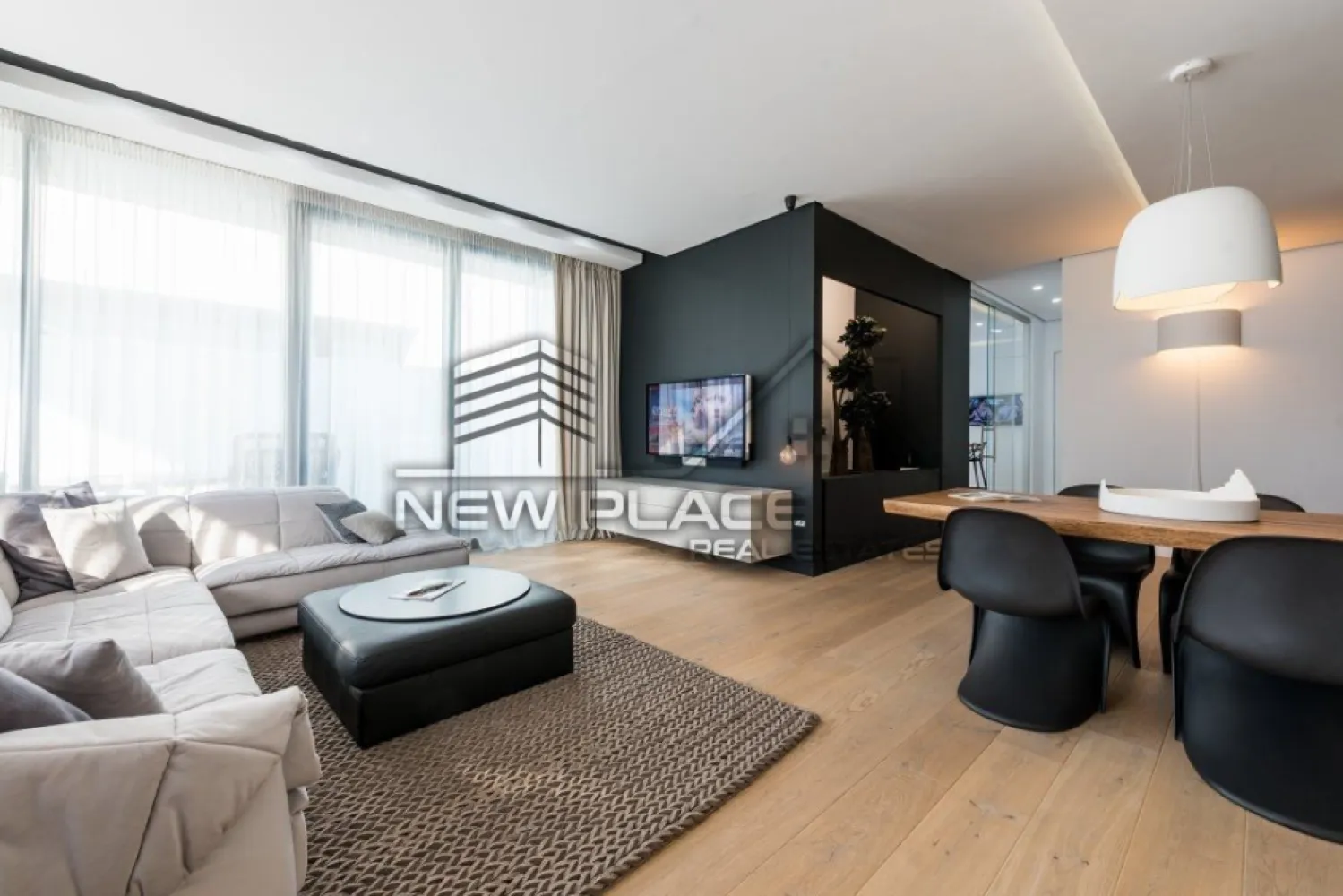 Cortina Residence | Penthouse unicat | Vedere panoramica | Ultra Lux - New Place Real Estate Company va propune spre inchiriere un penthouse unicat situat intr-un complex rezidential din zona Herastrau.

Penthouse in bloc nou Herastrau - Cortina Residence, complet mobilat si utilat nou, mobilat lux, suprafata utila 148.42 mp, terasa 67.28 mp, suprafata totala 215.70 mp, Etajul 13.

Penthouse-ul dispune de 3 locuri de parcare situate la subteran.

Usi interioare din lemn, parchet stratificat import calitate superioara, gresie si faianta import, baile utilate cu obiecte sanitare calitate superioara (marca ROCA/LAUFEN) si oglinzi, aer conditionat centralizat DAIKIN, prize/intrerupatoare de import calitate superioara.

Atat penthouse-ul cat si spatiile comune ale intregului ansamblu beneficiaza de finisaje de calitate superioara de lux.

Cortina Residence este un ansamblu rezidential localizat in zona de Nord a Bucurestiului, in Sectorul 1, ce beneficiaza de proximitatea Parcului Herastrau dar si de accesul facil catre Soseaua Bucuresti Ploiesti/Centura/Aeroportul Otopeni sau catre centrul orasului facand legatura cu Strada Nicolae G. Caramfil, Strada Barbu Vacarescu, Calea Floreasca sau Bulevardul Aviatorilor.

Pentru mai multe detalii sau oferte similare, nu ezitati sa ne contactati.

Aceasta oferta apartine New Place Real Estate Company.