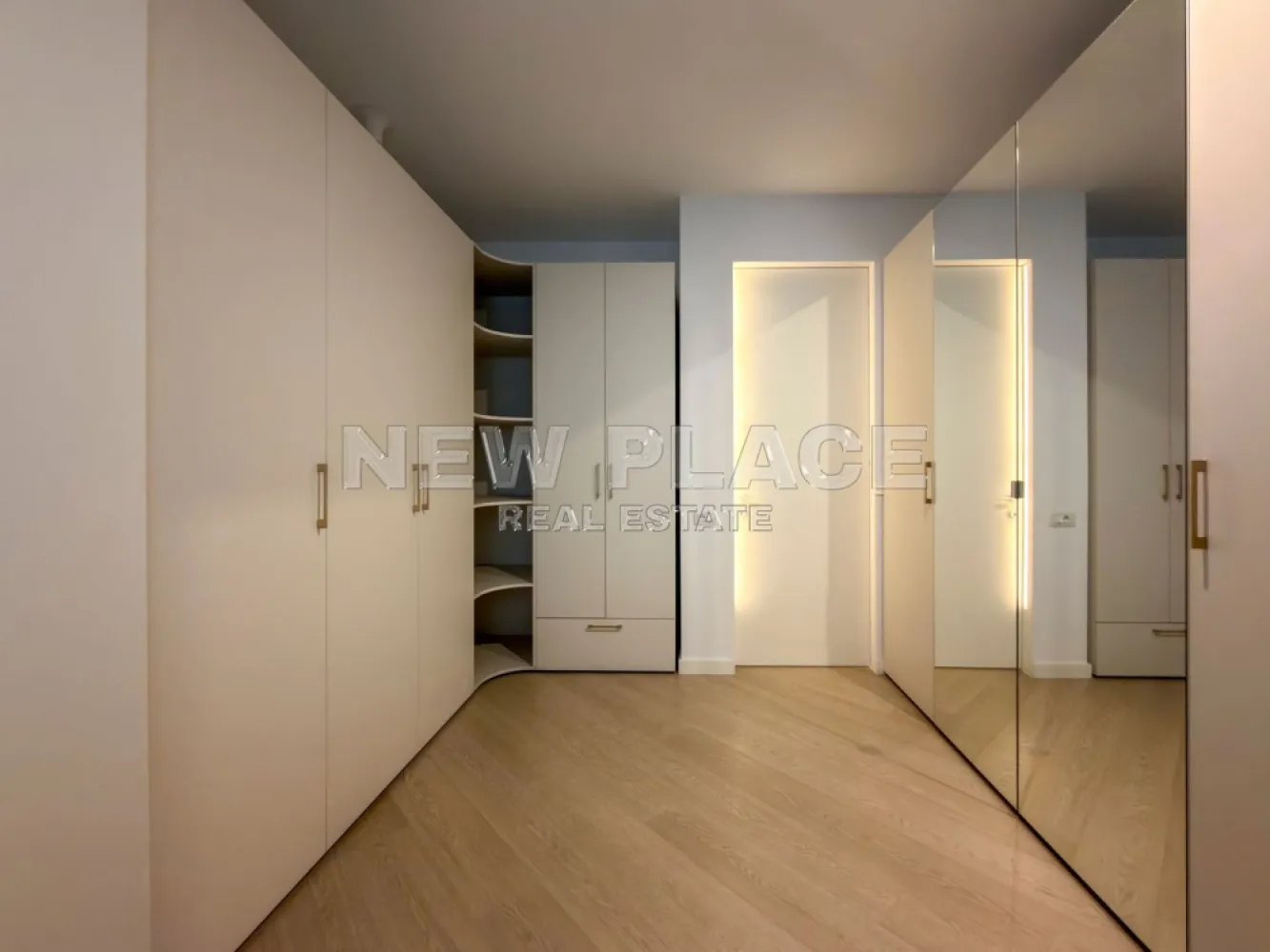 [VIDEO] CORTINA NORTH | Bucatarie inchisa [+21% TVA] Terasa 30 mp