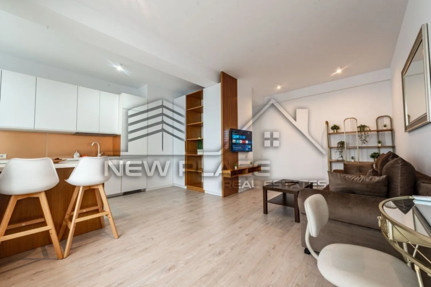 RESIDENCE 5 | Parcare subterana | Apartament exclusivist | View liber | Lux - New Place Real Estate Company va propune spre inchiriere un apartament intr-un ansamblu rezidential nou, in apropiere de rondul OMV - cu o arhitectura moderna si eleganta, cu finisaje de top si o calitate excelenta a constructiei.

Apartamentul se inchiriaza modern mobilat / utilat, are o suprafata construita de 74 mp si este compus din: living de 19.4 mp, bucatarie open space de 10.9 mp, hol de 6.9 mp, dormitor de 14.2 mp, baie de 4.6 mp si balcon de 5.9 mp.

Apartamentul dispunde de un loc de parcare situat la subteranul imobilului.

Ansamblul din care face parte apartamentul asigura garantia unei locuinte de calitate, de la brandurile alese pentru finisajele de interior pana la calitatea lucrarii, executate cu echipe de profesionisti.

- Placaj ceramic marca Marazzi
- Parchet laminat Tarkett sau Eger
- Usi de interior marca Pinum
- Obiecte sanitare brand Ideal Standard (sau similar)
- Centrala de bloc cu contorizare individuala, citire electronica
- Aer conditionat (instalatie si aparat)

Pentru mai multe detalii sau oferte similare, nu ezitati sa ne contactati.

Aceasta oferta apartine New Place Real Estate Company.