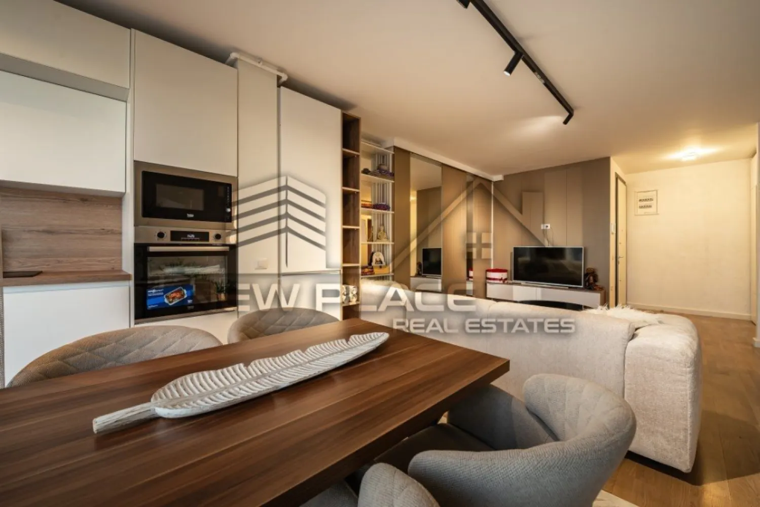 Apartament exclusivist | Terasa de 96 mp | Poze Reale | Lux - New Place Real Estate Company va propune spre vanzare un apartament deosebit, situat in zona Floreasca, intr un bloc nou din 2021, in proximitatea unor puncte de interes, ca: parcuri, birouri, centre comerciale, scoli, gradinite, restaurante sau sali de sport.

Apartamentul are o vedere panoramica cu view liber, cu orientare spre Est si are o suprafata utila de 56.17 mp (Living + Bucatarie - 32.93 mp, Dormitor - 14.57 mp, Baie - 4.61 mp, Dressing - 4.06 mp) si o terasa imensa de 96.19 mp.

Rafinamentul deosebit, designul modern, spatiul generos si confortul sunt doar cateva dintre lucrurile pe care le gasesti mereu aici. Ansamblul isi face prezenta vizibil printr-un design modern al materialelor din aluminiu si sticla laminata. Cu terase deschise, balcoane spatioase cu balustrade din geamuri securizate si ascensoare tip duplex, privelistea devine un atu al etajelor superioare.

Finisaje exterioare: material fatada cladire din aluminiu si sticla (LOW E) Saint Gobain 4 Seasons, placaj fatada din material ceramic, portelan si lemn cu cleme aparente, izolatie fatada prin termosistem, ventilata si mix, balustrada din sticla laminata si securizata, ascensoare tip duplex Schindler, compartimentari exterioare din BCA YTONG.

Finisaje interioare: centrala proprie Buderus (cu boiler incorporat), incalzire prin pardoseala, tamplarie aluminiu cu geam termopan tripan, radiatoare Vogel & Noot, parchet triplustratificat din lemn natural, faianta si gresie(Made in Italy) Porcelanosa, bucatarie deschisa, complet mobilata, compartimentari interioare prin gipscarton Rigips/Siniat, obiecte sanitare Villeroy & Boch, baterii sanitare Kludi, prize si intrerupatoare Legrand-Bticino Matix, corpuri de iluminat Pelsan/Arlight.

Pentru mai multe detalii sau oferte similare, nu ezitati sa ne contactati.

Aceasta oferta apartine New Place Real Estate Company.
