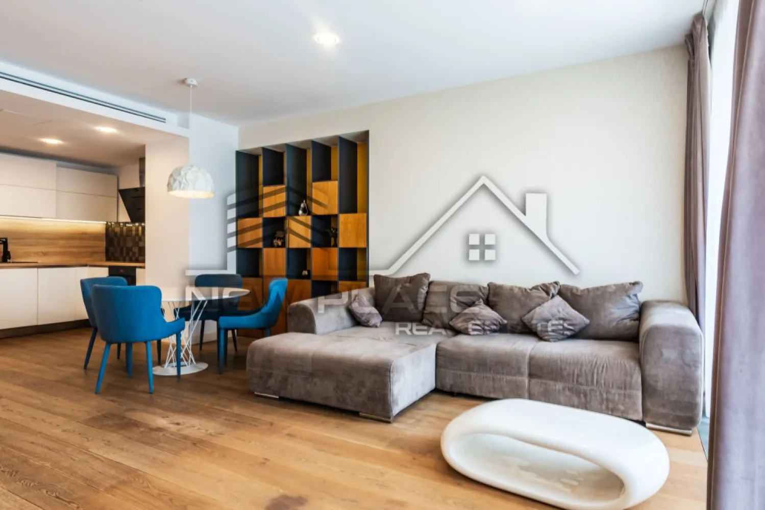 Cortina Residence | Exclusivitate [+21% TVA] Mobila Rovere | LUX - New Place Real Estate Company va propune spre inchiriere un apartament deosebit, situat intr-un complex rezidential din zona Herastrau.

Inchiriere apartament 2 camere bloc nou - Cortina Residence, complet mobilat si utilat nou, mobilat lux, Etajul 8.

Apartamentul dispune de un loc de parcare situat la subteranul imobilului.

Atat apartamentul cat si spatiile comune ale intregului ansamblu beneficiaza de finisaje de calitate superioara de lux.

Cortina Residence este un ansamblu rezidential localizat in zona de Nord a Bucurestiului, in Sectorul 1, ce beneficiaza de proximitatea Parcului Herastrau dar si de accesul facil catre Soseaua Bucuresti Ploiesti/Centura/Aeroportul Otopeni sau catre centrul orasului facand legatura cu Strada Nicolae G. Caramfil, Strada Barbu Vacarescu, Calea Floreasca sau Bulevardul Aviatorilor.

Pentru mai multe detalii sau oferte similare, nu ezitati sa ne contactati.

Aceasta oferta apartine New Place Real Estate Company.