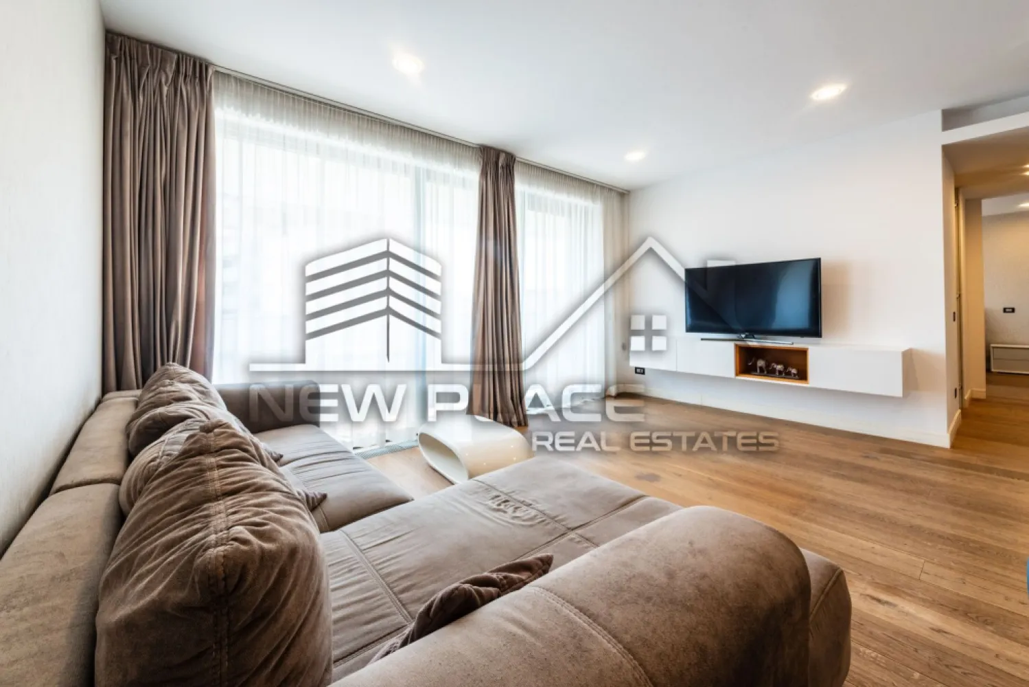 Cortina Residence | Exclusivitate [+21% TVA] Mobila Rovere | LUX - New Place Real Estate Company va propune spre inchiriere un apartament deosebit, situat intr-un complex rezidential din zona Herastrau.

Inchiriere apartament 2 camere bloc nou - Cortina Residence, complet mobilat si utilat nou, mobilat lux, Etajul 8.

Apartamentul dispune de un loc de parcare situat la subteranul imobilului.

Atat apartamentul cat si spatiile comune ale intregului ansamblu beneficiaza de finisaje de calitate superioara de lux.

Cortina Residence este un ansamblu rezidential localizat in zona de Nord a Bucurestiului, in Sectorul 1, ce beneficiaza de proximitatea Parcului Herastrau dar si de accesul facil catre Soseaua Bucuresti Ploiesti/Centura/Aeroportul Otopeni sau catre centrul orasului facand legatura cu Strada Nicolae G. Caramfil, Strada Barbu Vacarescu, Calea Floreasca sau Bulevardul Aviatorilor.

Pentru mai multe detalii sau oferte similare, nu ezitati sa ne contactati.

Aceasta oferta apartine New Place Real Estate Company.