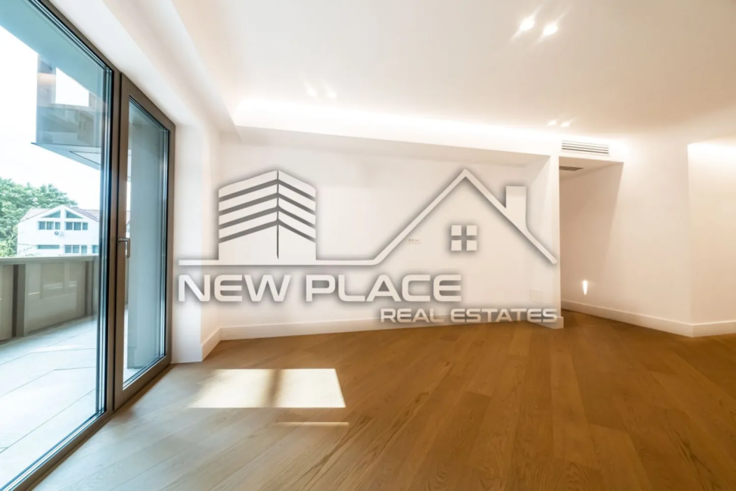 IANCU NICOLAE | Apt exclusivist [+21% TVA] Terasa de 39.7 | Lux - New Place Real Estate Company va propune spre vanzare un apartament exclusivist situat intr un complex rezidential premium, localizat in zona de Nord a capitalei - Iancu Nicolae.

Apartamentul este situat la Etajul 1, are o suprafata construita de 125.60 mp si o suprafata utila totala de 106.00 mp, fiind compus din: living cu bucatarie si dining de 26.70 mp, dormitor matrimonial de 15.00 mp cu baie proprie de 4.00 mp, dormitor secundar de 12.50 mp, baie de serviciu de 4.00 mp, hol de 4.10 mp si o terasa de 39.70 mp.

Ansamblul rezidential din care face parte apartamentul propune un concept de locuire exclusivist caracterizat prin finisaje si dotari high-end adaptate trendurilor pietei imobiliare din marile capitale ale lumii.

Conceptul de modern living inseamna sa te bucuri cat mai mult de timpul tau liber. Iar acest lucru incepe acasa. Pentru aceasta viziune ansamblul ia in calcul fiecare parametru al unui stil de viata exclusivist, de la finisajele si dotarile high-end pana la locatie si arhitectura.

Finisaje și dotari
- Fatada ventilata cu placi ceramice Florim
- Tamplarie din aluminiu Schuco cu geam tripan
- Climatizare LG cu control individual a temperaturii
- Usi de acces cu sistem de siguranta
- Control acces cu sistem videointerfon
- Usi interioare tip Filomuro
- Parchet din lemn cu incalzire in pardoseala
- Placari ceramice Florim
- Obiecte sanitare Daniel Rubinetterie
- Incalzire centralizata cu contorizare individuala
- Parcare subterana pe 3 niveluri
- Gradini si spatii verzi

Pentru mai multe detalii sau oferte similare, nu ezitati sa ne contactati.

Aceasta oferta apartine New Place Real Estate Company.