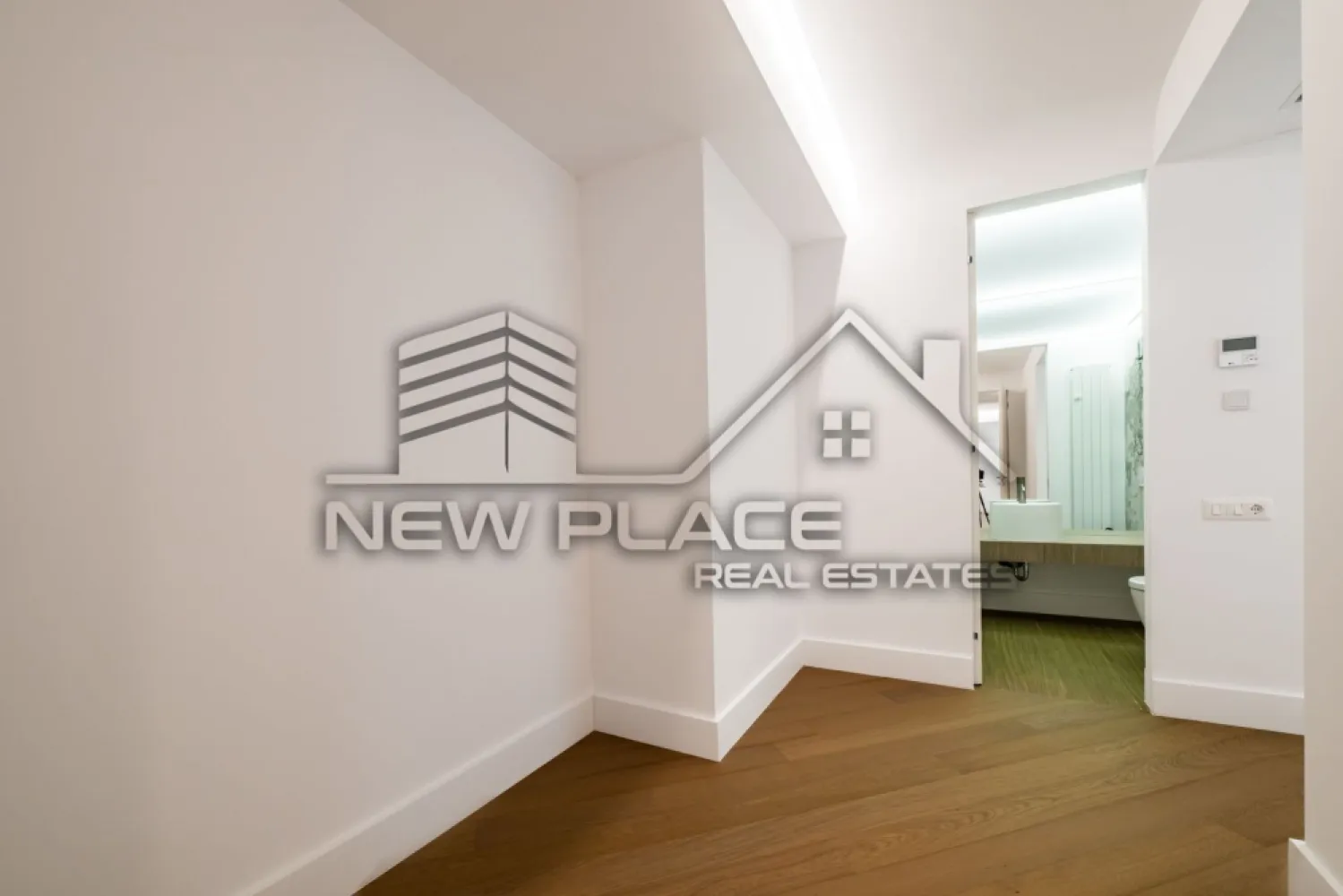 IANCU NICOLAE| Apt exclusivist [+21% TVA] Terasa 23.5 | Ultra Lux - New Place Real Estate Company va propune spre vanzare un apartament exclusivist situat intr un complex rezidential premium, localizat in zona de Nord a capitalei - Iancu Nicolae.

Apartamentul este situat la Etajul 2, are o suprafata construita de 122.10 mp si o suprafata utila totala de 103.10 mp, fiind compus din: living cu bucatarie si dining de 29.60 mp, dormitor matrimonial de 17.90 mp cu baie proprie de 3.70 mp, dormitor secundar de 13.50 mp, baie de serviciu de 6.20 mp, hol de 8.70 mp si o terasa de 23.50 mp.

Ansamblul rezidential din care face parte apartamentul propune un concept de locuire exclusivist caracterizat prin finisaje si dotari high-end adaptate trendurilor pietei imobiliare din marile capitale ale lumii.

Conceptul de modern living inseamna sa te bucuri cat mai mult de timpul tau liber. Iar acest lucru incepe acasa. Pentru aceasta viziune ansamblul ia in calcul fiecare parametru al unui stil de viata exclusivist, de la finisajele si dotarile high-end pana la locatie si arhitectura.

Finisaje și dotari
- Fatada ventilata cu placi ceramice Florim
- Tamplarie din aluminiu Schuco cu geam tripan
- Climatizare LG cu control individual a temperaturii
- Usi de acces cu sistem de siguranta
- Control acces cu sistem videointerfon
- Usi interioare tip Filomuro
- Parchet din lemn cu incalzire in pardoseala
- Placari ceramice Florim
- Obiecte sanitare Daniel Rubinetterie
- Incalzire centralizata cu contorizare individuala
- Parcare subterana pe 3 niveluri
- Gradini si spatii verzi

Pentru mai multe detalii sau oferte similare, nu ezitati sa ne contactati.

Aceasta oferta apartine New Place Real Estate Company.