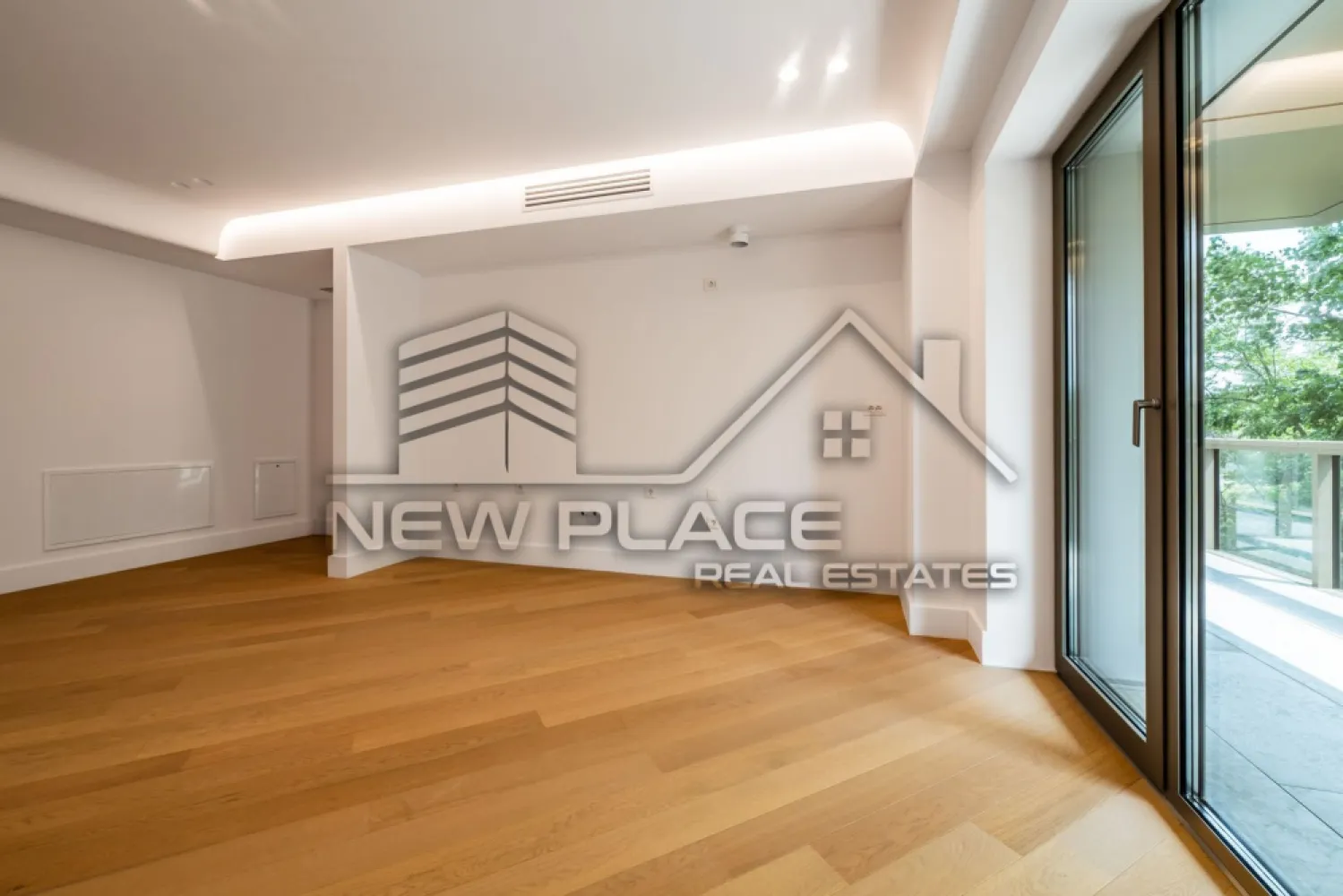 IANCU NICOLAE | Apt exclusivist [+21% TVA] Terasa 14.8 | Ultra Lux - New Place Real Estate Company va propune spre vanzare un apartament exclusivist situat intr un complex rezidential premium, localizat in zona de Nord a capitalei - Iancu Nicolae.

Apartamentul este situat la Etajul 3, are o suprafata construita de 95.60 mp si o suprafata utila totala de 79.00 mp, fiind compus din: living cu bucatarie si dining de 28.00 mp, dormitor matrimonial de 14.60 mp cu baie proprie de 3.90 mp, dormitor secundar de 10.10 mp, baie de serviciu de 3.60 mp, hol de 4.00 mp si o terasa de 14.80 mp.

Ansamblul rezidential din care face parte apartamentul propune un concept de locuire exclusivist caracterizat prin finisaje si dotari high-end adaptate trendurilor pietei imobiliare din marile capitale ale lumii.

Conceptul de modern living inseamna sa te bucuri cat mai mult de timpul tau liber. Iar acest lucru incepe acasa. Pentru aceasta viziune ansamblul ia in calcul fiecare parametru al unui stil de viata exclusivist, de la finisajele si dotarile high-end pana la locatie si arhitectura.

Finisaje și dotari
- Fatada ventilata cu placi ceramice Florim
- Tamplarie din aluminiu Schuco cu geam tripan
- Climatizare LG cu control individual a temperaturii
- Usi de acces cu sistem de siguranta
- Control acces cu sistem videointerfon
- Usi interioare tip Filomuro
- Parchet din lemn cu incalzire in pardoseala
- Placari ceramice Florim
- Obiecte sanitare Daniel Rubinetterie
- Incalzire centralizata cu contorizare individuala
- Parcare subterana pe 3 niveluri
- Gradini si spatii verzi

Pentru mai multe detalii sau oferte similare, nu ezitati sa ne contactati.

Aceasta oferta apartine New Place Real Estate Company.
