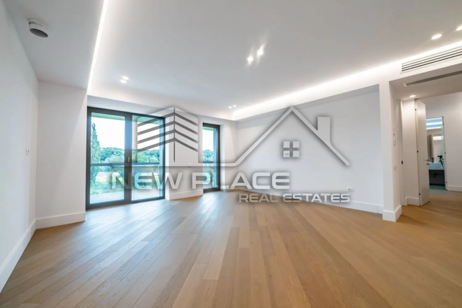IANCU NICOLAE | Apt exclusivist [+21% TVA] Terasa 23.8 | Ultra Lux - New Place Real Estate Company va propune spre vanzare un apartament exclusivist situat intr un complex rezidential premium, localizat in zona de Nord a capitalei - Iancu Nicolae.

Apartamentul este situat la Etajul 3, are o suprafata construita de 122.10 mp si o suprafata utila totala de 103.10 mp, fiind compus din: living cu bucatarie si dining de 29.80 mp, dormitor matrimonial de 17.80 mp cu baie proprie de 3.70 mp, dormitor secundar de 13.40 mp, baie de serviciu de 6.00 mp, hol de 8.60 mp si o terasa de 23.80 mp.

Ansamblul rezidential din care face parte apartamentul propune un concept de locuire exclusivist caracterizat prin finisaje si dotari high-end adaptate trendurilor pietei imobiliare din marile capitale ale lumii.

Conceptul de modern living inseamna sa te bucuri cat mai mult de timpul tau liber. Iar acest lucru incepe acasa. Pentru aceasta viziune ansamblul ia in calcul fiecare parametru al unui stil de viata exclusivist, de la finisajele si dotarile high-end pana la locatie si arhitectura.

Finisaje și dotari
- Fatada ventilata cu placi ceramice Florim
- Tamplarie din aluminiu Schuco cu geam tripan
- Climatizare LG cu control individual a temperaturii
- Usi de acces cu sistem de siguranta
- Control acces cu sistem videointerfon
- Usi interioare tip Filomuro
- Parchet din lemn cu incalzire in pardoseala
- Placari ceramice Florim
- Obiecte sanitare Daniel Rubinetterie
- Incalzire centralizata cu contorizare individuala
- Parcare subterana pe 3 niveluri
- Gradini si spatii verzi

Pentru mai multe detalii sau oferte similare, nu ezitati sa ne contactati.

Aceasta oferta apartine New Place Real Estate Company.