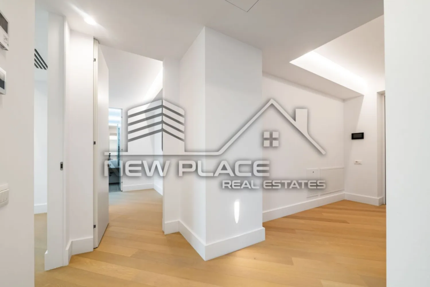 IANCU NICOLAE | Apt exclusivist [+21% TVA] Terasa 23.8 | Ultra Lux - New Place Real Estate Company va propune spre vanzare un apartament exclusivist situat intr un complex rezidential premium, localizat in zona de Nord a capitalei - Iancu Nicolae.

Apartamentul este situat la Etajul 3, are o suprafata construita de 122.10 mp si o suprafata utila totala de 103.10 mp, fiind compus din: living cu bucatarie si dining de 29.80 mp, dormitor matrimonial de 17.80 mp cu baie proprie de 3.70 mp, dormitor secundar de 13.40 mp, baie de serviciu de 6.00 mp, hol de 8.60 mp si o terasa de 23.80 mp.

Ansamblul rezidential din care face parte apartamentul propune un concept de locuire exclusivist caracterizat prin finisaje si dotari high-end adaptate trendurilor pietei imobiliare din marile capitale ale lumii.

Conceptul de modern living inseamna sa te bucuri cat mai mult de timpul tau liber. Iar acest lucru incepe acasa. Pentru aceasta viziune ansamblul ia in calcul fiecare parametru al unui stil de viata exclusivist, de la finisajele si dotarile high-end pana la locatie si arhitectura.

Finisaje și dotari
- Fatada ventilata cu placi ceramice Florim
- Tamplarie din aluminiu Schuco cu geam tripan
- Climatizare LG cu control individual a temperaturii
- Usi de acces cu sistem de siguranta
- Control acces cu sistem videointerfon
- Usi interioare tip Filomuro
- Parchet din lemn cu incalzire in pardoseala
- Placari ceramice Florim
- Obiecte sanitare Daniel Rubinetterie
- Incalzire centralizata cu contorizare individuala
- Parcare subterana pe 3 niveluri
- Gradini si spatii verzi

Pentru mai multe detalii sau oferte similare, nu ezitati sa ne contactati.

Aceasta oferta apartine New Place Real Estate Company.