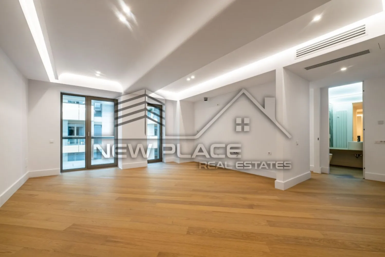 IANCU NICOLAE | Apt exclusivist [+21% TVA] Terasa 12.6 | Ultra Lux - New Place Real Estate Company va propune spre vanzare un apartament exclusivist situat intr un complex rezidential premium, localizat in zona de Nord a capitalei - Iancu Nicolae.

Apartamentul este situat la Etajul 4, are o suprafata construita de 107.30 mp si o suprafata utila totala de 88.50 mp, fiind compus din: living cu bucatarie si dining de 26.10 mp, dormitor matrimonial de 17.70 mp cu baie proprie de 5.20 mp, dormitor secundar de 12.90 mp, baie de serviciu de 4.00 mp, un hol de 5.80 mp si inca unul de 4.20 mp, precum si o terasa de 12.60 mp.

Ansamblul rezidential din care face parte apartamentul propune un concept de locuire exclusivist caracterizat prin finisaje si dotari high-end adaptate trendurilor pietei imobiliare din marile capitale ale lumii.

Conceptul de modern living inseamna sa te bucuri cat mai mult de timpul tau liber. Iar acest lucru incepe acasa. Pentru aceasta viziune ansamblul ia in calcul fiecare parametru al unui stil de viata exclusivist, de la finisajele si dotarile high-end pana la locatie si arhitectura.

Finisaje și dotari
- Fatada ventilata cu placi ceramice Florim
- Tamplarie din aluminiu Schuco cu geam tripan
- Climatizare LG cu control individual a temperaturii
- Usi de acces cu sistem de siguranta
- Control acces cu sistem videointerfon
- Usi interioare tip Filomuro
- Parchet din lemn cu incalzire in pardoseala
- Placari ceramice Florim
- Obiecte sanitare Daniel Rubinetterie
- Incalzire centralizata cu contorizare individuala
- Parcare subterana pe 3 niveluri
- Gradini si spatii verzi

Pentru mai multe detalii sau oferte similare, nu ezitati sa ne contactati.

Aceasta oferta apartine New Place Real Estate Company.