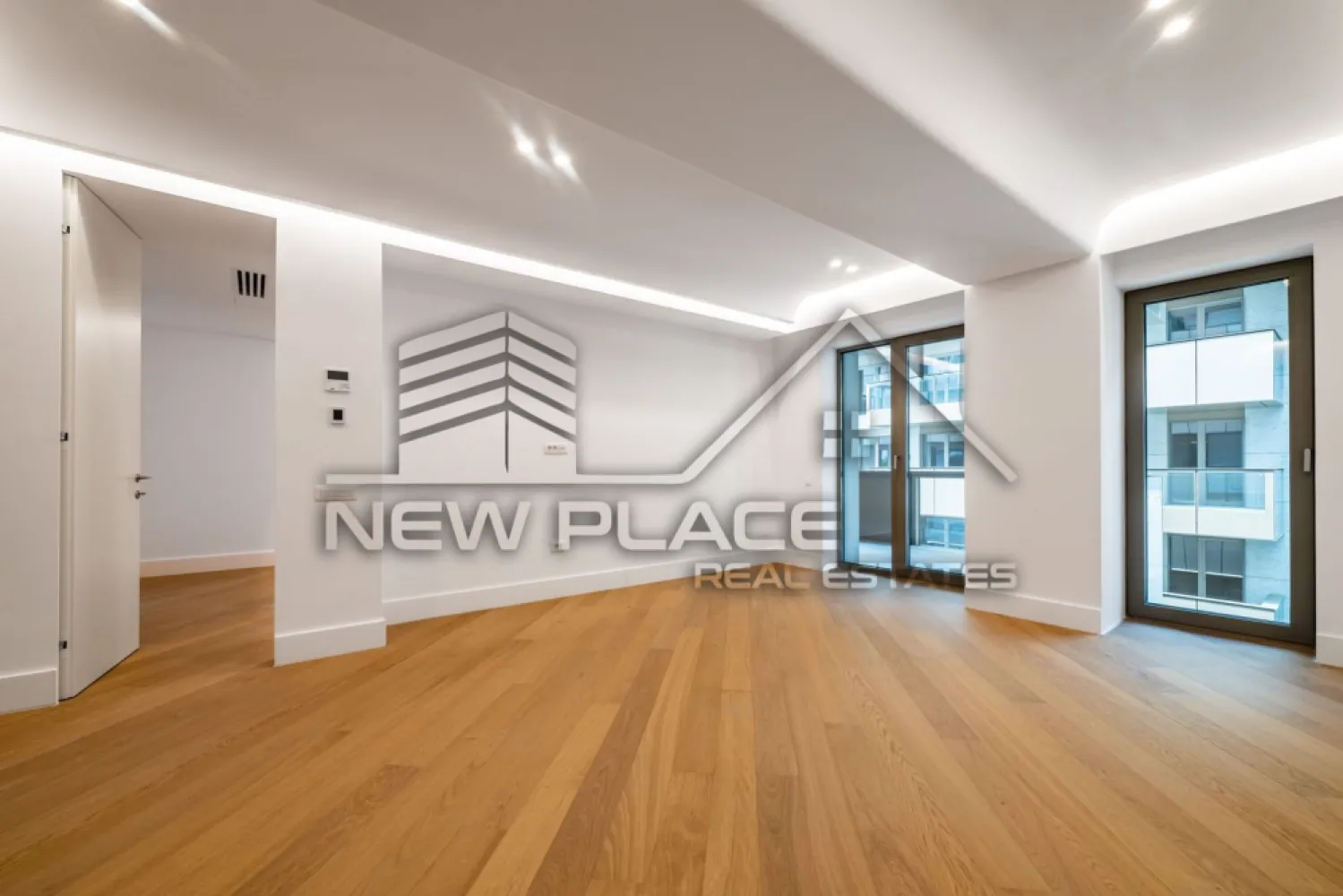 IANCU NICOLAE | Apt exclusivist [+21% TVA] Terasa 12.6 | Ultra Lux - New Place Real Estate Company va propune spre vanzare un apartament exclusivist situat intr un complex rezidential premium, localizat in zona de Nord a capitalei - Iancu Nicolae.

Apartamentul este situat la Etajul 4, are o suprafata construita de 107.30 mp si o suprafata utila totala de 88.50 mp, fiind compus din: living cu bucatarie si dining de 26.10 mp, dormitor matrimonial de 17.70 mp cu baie proprie de 5.20 mp, dormitor secundar de 12.90 mp, baie de serviciu de 4.00 mp, un hol de 5.80 mp si inca unul de 4.20 mp, precum si o terasa de 12.60 mp.

Ansamblul rezidential din care face parte apartamentul propune un concept de locuire exclusivist caracterizat prin finisaje si dotari high-end adaptate trendurilor pietei imobiliare din marile capitale ale lumii.

Conceptul de modern living inseamna sa te bucuri cat mai mult de timpul tau liber. Iar acest lucru incepe acasa. Pentru aceasta viziune ansamblul ia in calcul fiecare parametru al unui stil de viata exclusivist, de la finisajele si dotarile high-end pana la locatie si arhitectura.

Finisaje și dotari
- Fatada ventilata cu placi ceramice Florim
- Tamplarie din aluminiu Schuco cu geam tripan
- Climatizare LG cu control individual a temperaturii
- Usi de acces cu sistem de siguranta
- Control acces cu sistem videointerfon
- Usi interioare tip Filomuro
- Parchet din lemn cu incalzire in pardoseala
- Placari ceramice Florim
- Obiecte sanitare Daniel Rubinetterie
- Incalzire centralizata cu contorizare individuala
- Parcare subterana pe 3 niveluri
- Gradini si spatii verzi

Pentru mai multe detalii sau oferte similare, nu ezitati sa ne contactati.

Aceasta oferta apartine New Place Real Estate Company.