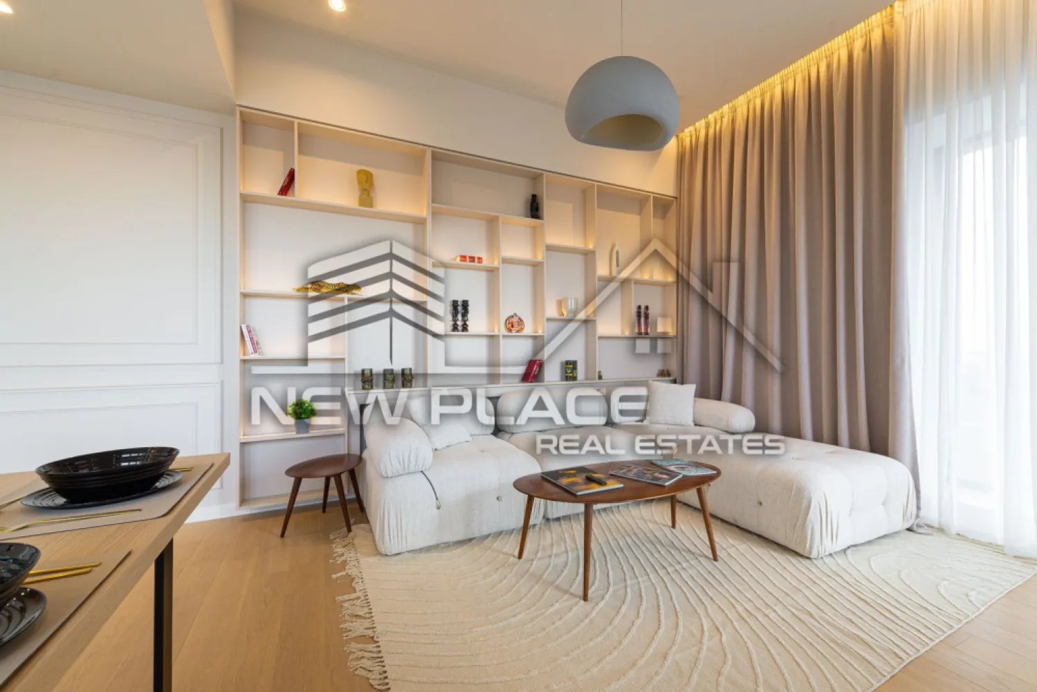 One Verdi Park | Apartament unicat [+21% TVA] View liber | Lux - New Place Real Estate Company va propune spre vanzare un apartament deosebit, situat intr-un imobil rezidential din zona Floreasca - One Verdi Park.

Apartamentul este situat la Etajul 9, are o suprafata utila totala de 87.00 mp si este compus din: living de 20.20 mp, bucatarie open space de 6.20 mp, un dormitor matrimonial de 16.00 mp, cu o baie proprie de 4.50 mp, un dormitor secundar de 12.00 mp, o baie de serviciu de 4.50 mp, un hol de 15,60 mp si balcon de 8.00 mp.

Separat se poate achizitiona si un loc de parcare disponibil in parcarea subterana a Ansamblului la pretul de 25,000 Eur + TVA.

Amplasat in partea de Nord a Bucurestiului, la doar cativa pasi distanta fata de parcul cu acelasi nume, One Verdi Park este format din doua dintre cele mai inalte turnuri rezidentiale din Bucuresti, ce au o vedere panoramica atat asupra Lacului Tei, cat si asupra Lacului Floreasca.

Atat apartamentul cat si spatiile comune ale intregului imobil beneficiaza de finisaje de calitate superioara de lux.

Pentru mai multe detalii, nu ezitati sa ne contactati.

Aceasta oferta apartine New Place Real Estate Company.