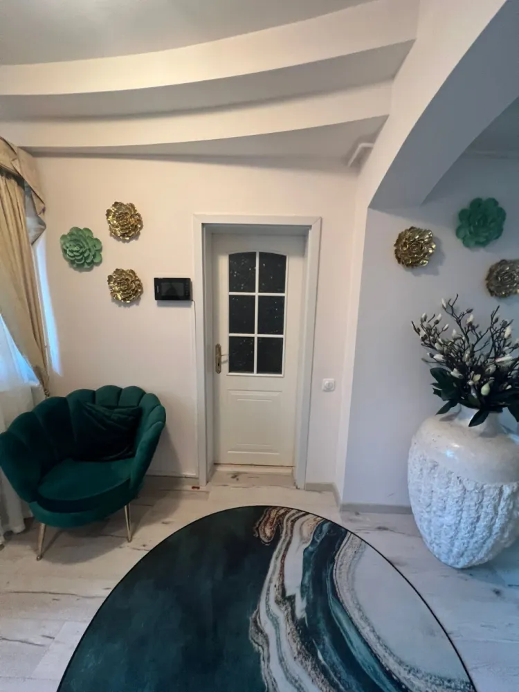 EXCLUSIVITATE – Vila eleganta, complet mobilata, aproape de Parcul Sub Arini – 793.000 euro