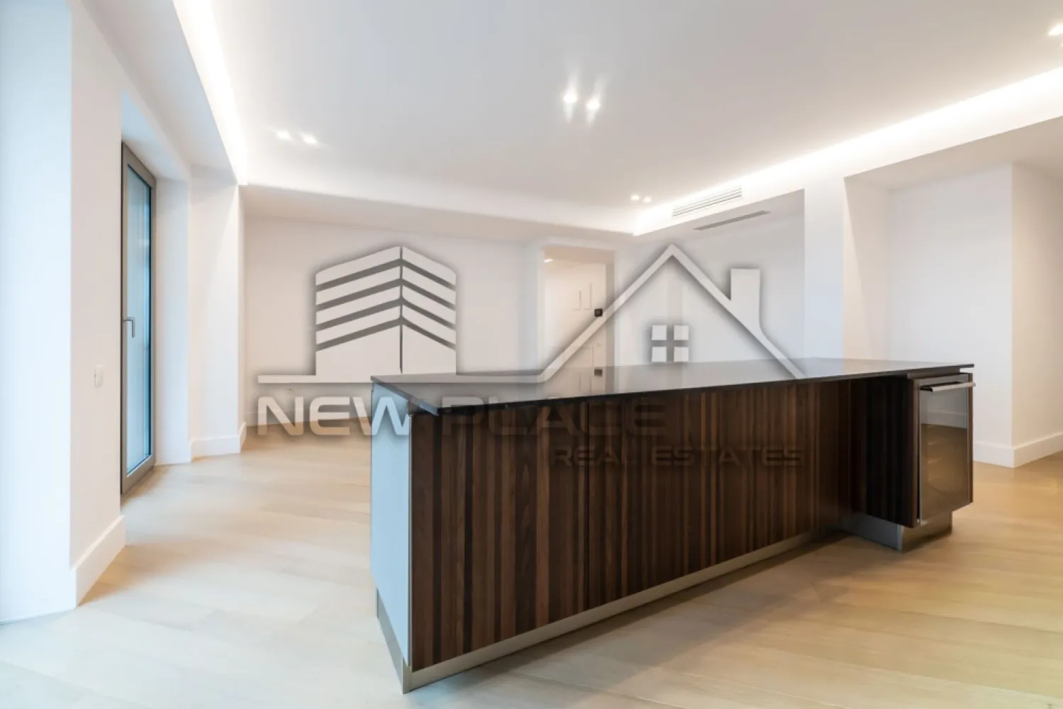 CORTINA 126 | Apt exclusivist [+21% TVA] Terasa 20 mp | ULTRA LUX - New Place Real Estate Company va propune spre vanzare un apartament exclusivist situat in Ansamblul residential CORTINA 126, un complex rezidential premium, localizat in zona de Nord a capitalei - Iancu Nicolae.

Apartamentul este situat la Etajul 7, are o suprafata utila totala de 125.90 mp, fiind compus din: living cu dinning si bucatarie open space de 44.60 mp - bucataria fiind complet partial mobilata, un dormitor matrimonial cu zona de dressing de 14.90 mp si o baie proprie de 3.80 mp, un dormitor secundar de 14.50 mp, baie de serviciu de 3.50 mp, un birou de 10.30 mp, hol de 13.50 mp si o terasa de 20.80 mp.

Separat se poate achizitiona un loc de parcare la pretul de 25,000 Eur + TVA la Subsol -1 sau 18,000 Eur + TVA la Subsol -2.

CORTINA 126 este un Ansamblu rezidential care propune un concept de locuire exclusivist caracterizat prin finisaje si dotari high-end adaptate trendurilor pietei imobiliare din marile capitale ale lumii.

Conceptul de modern living inseamna sa te bucuri cat mai mult de timpul tau liber. Iar acest lucru incepe acasa. Pentru aceasta viziune Ansamblul Cortina 126 ia in calcul fiecare parametru al unui stil de viata exclusivist, de la finisajele si dotarile high-end pana la locatie si arhitectura.

Finisaje și dotări
- Fatada ventilata cu placi ceramice Florim
- Tamplarie din aluminiu Schuco cu geam tripan
- Climatizare LG cu control individual a temperaturii
- Usi de acces cu sistem de siguranta
- Control acces cu sistem videointerfon
- Usi interioare tip Filomuro
- Parchet din lemn cu incalzire in pardoseala
- Placari ceramice Florim
- Obiecte sanitare Daniel Rubinetterie
- Incalzire centralizata cu contorizare individuala
- Parcare subterana pe 3 niveluri
- Gradini si spatii verzi

Apartamentul se vinde nemobilat.

Pentru mai multe detalii sau oferte similare, nu ezitati sa ne contactati.

Aceasta oferta apartine New Place Real Estate Company.