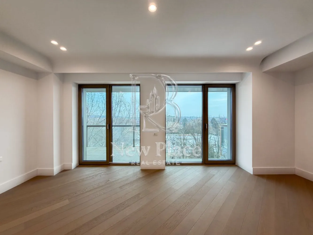 [VIDEO] CORTINA 126 | View liber | 2,900 Eur/Mpc [+21% TVA] ULTRA LUX - ✅Pentru o perspectiva mai buna asupra Studioului, va invitam sa vizionati Video-ul de prezentare✅

New Place Real Estate Company va propune spre vanzare un studio deosebit situat in Ansamblul residential CORTINA 126, un complex rezidential premium, localizat in zona de Nord a capitalei - Iancu Nicolae.

Studioul este situat la Etajul 5, are o suprafata utila totala de 44.7 mp, fiind compus din: living cu bucatarie open space cu o suprafata de 33.6 mp, baie cu o suprafata de 4.8 mp si un balcon cu o suprafata de 6.3 mp.

CORTINA 126 este un Ansamblu rezidential care propune un concept de locuire exclusivist caracterizat prin finisaje si dotari high-end adaptate trendurilor pietei imobiliare din marile capitale ale lumii.

Conceptul de modern living inseamna sa te bucuri cat mai mult de timpul tau liber. Iar acest lucru incepe acasa. Pentru aceasta viziune Ansamblul Cortina 126 ia in calcul fiecare parametru al unui stil de viata exclusivist, de la finisajele si dotarile high-end pana la locatie si arhitectura.

Finisaje și dotări
- Fatada ventilata cu placi ceramice Florim
- Tamplarie din aluminiu Schuco cu geam tripan
- Climatizare LG cu control individual a temperaturii
- Usi de acces cu sistem de siguranta
- Control acces cu sistem videointerfon
- Usi interioare tip Filomuro
- Parchet din lemn cu incalzire in pardoseala
- Placari ceramice Florim
- Obiecte sanitare Daniel Rubinetterie
- Incalzire centralizata cu contorizare individuala
- Parcare subterana pe 3 niveluri
- Gradini si spatii verzi

Pentru mai multe detalii sau oferte similare, nu ezitati sa ne contactati.

Aceasta oferta apartine New Place Real Estate Company.