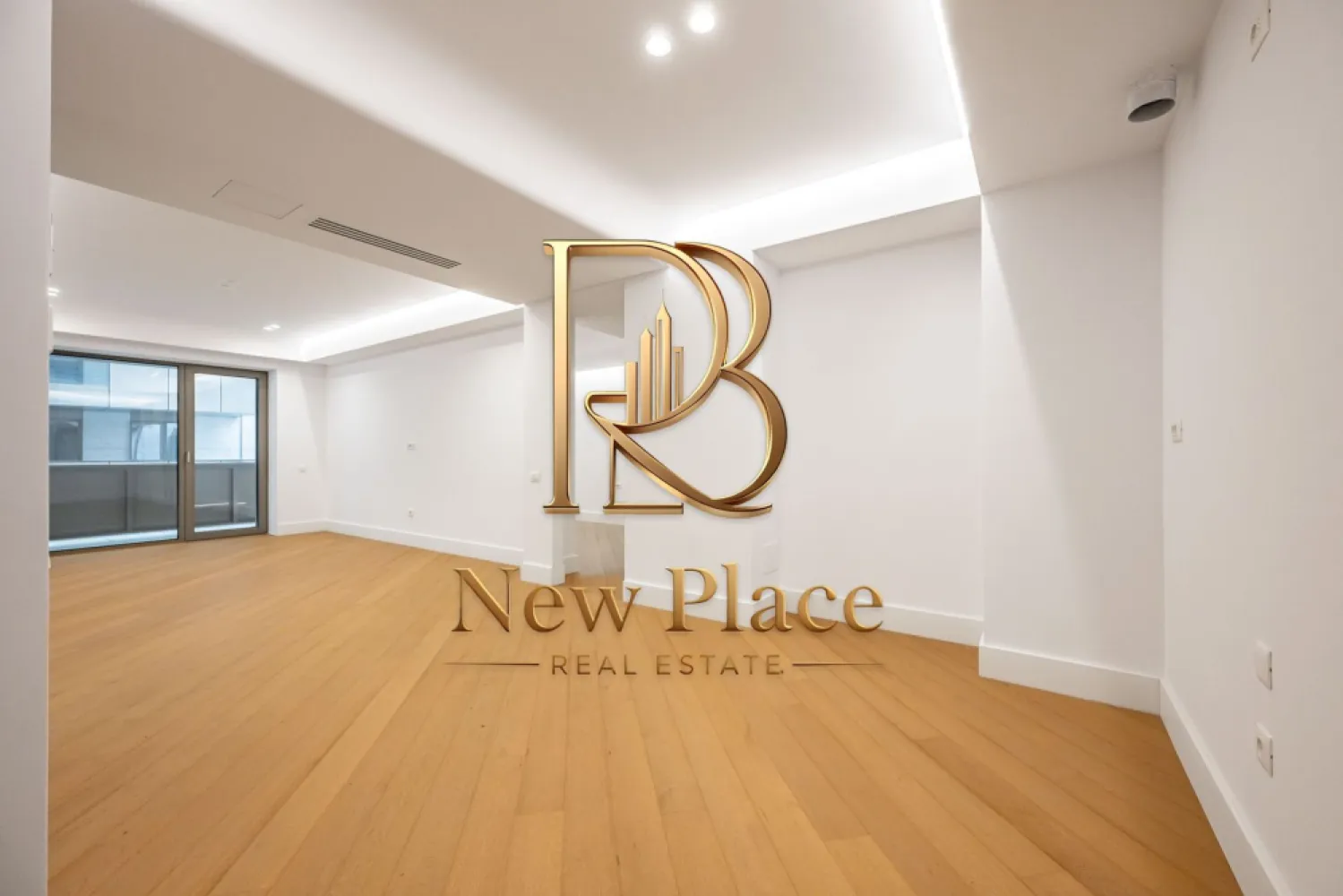CORTINA 126 | Ultra Lux | 2,500 Eur/mpc [+21% TVA] Terasa de 13 mp - New Place Real Estate Company va propune spre vanzare un apartament exclusivist situat intr un complex rezidential premium, localizat in zona de Nord a capitalei - Erou Iancu Nicolae.

Apartamentul este situat la Etajul 1, are o suprafata construita de 113.30 mp si o suprafata utila totala de 96.50 mp, fiind compus din: living cu bucatarie si dining de 34.30 mp, dormitor matrimonial cu zona de dressing de 20.40 mp cu baie proprie de 4.90 mp, dormitor secundar de 12.90 mp, grup sanitar de 5.10 mp, un hol de 5.70 mp si un balcon de 13.20 mp.

Ansamblul rezidential din care face parte apartamentul propune un concept de locuire exclusivist caracterizat prin finisaje si dotari high-end adaptate trendurilor pietei imobiliare din marile capitale ale lumii.

Conceptul de modern living inseamna sa te bucuri cat mai mult de timpul tau liber. Iar acest lucru incepe acasa. Pentru aceasta viziune ansamblul ia in calcul fiecare parametru al unui stil de viata exclusivist, de la finisajele si dotarile high-end pana la locatie si arhitectura.

Finisaje și dotari
- Fatada ventilata cu placi ceramice Florim
- Tamplarie din aluminiu Schuco cu geam tripan
- Climatizare LG cu control individual a temperaturii
- Usi de acces cu sistem de siguranta
- Control acces cu sistem videointerfon
- Usi interioare tip Filomuro
- Parchet din lemn cu incalzire in pardoseala
- Placari ceramice Florim
- Obiecte sanitare Daniel Rubinetterie
- Incalzire centralizata cu contorizare individuala
- Parcare subterana pe 3 niveluri
- Gradini si spatii verzi

Pentru mai multe detalii sau oferte similare, nu ezitati sa ne contactati.

Aceasta oferta apartine New Place Real Estate Company.