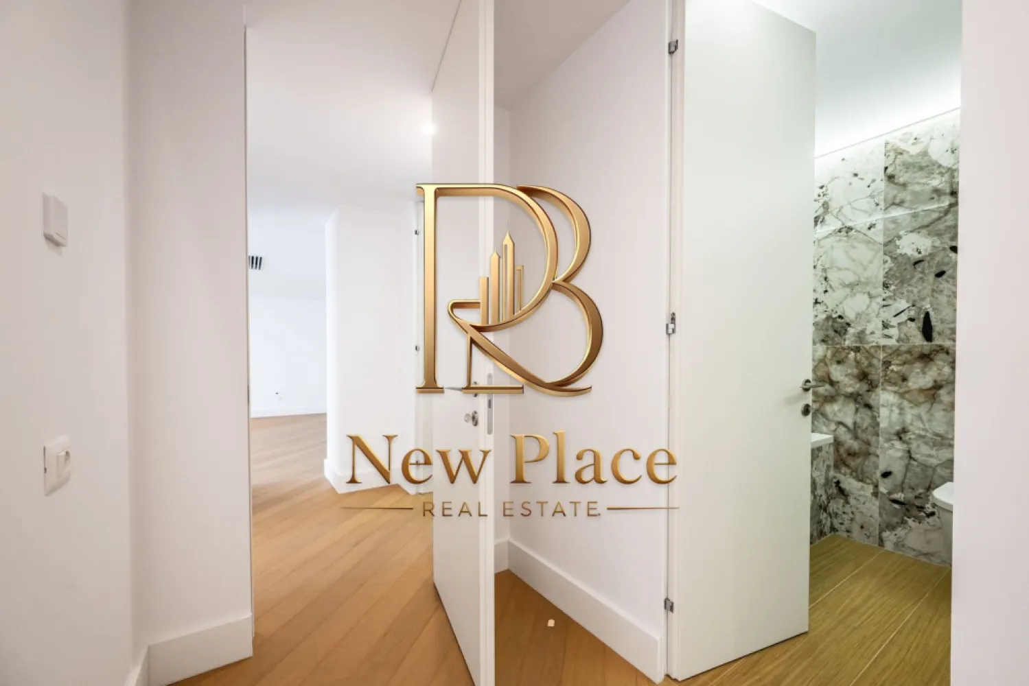 IANCU NICOLAE | 2,500 Eur/mpc [+21% TVA] Ultra Lux | Terasa de 25.3 mp - New Place Real Estate Company va propune spre vanzare un apartament exclusivist situat intr un complex rezidential premium, localizat in zona de Nord a capitalei - Erou Iancu Nicolae.

Apartamentul este situat la Etajul 1, are o suprafata construita de 139.50 mp si o suprafata utila totala de 121.80 mp, fiind compus din: living cu bucatarie si dining de 44.60 mp, dormitor matrimonial cu zona de dressing de 23.70 mp cu baie proprie de 4.80 mp, dormitor secundar de 16.40 mp, grup sanitar de 4.00 mp, un hol de 3.00 mp si o terasa de 25.30 mp.

Ansamblul rezidential din care face parte apartamentul propune un concept de locuire exclusivist caracterizat prin finisaje si dotari high-end adaptate trendurilor pietei imobiliare din marile capitale ale lumii.

Conceptul de modern living inseamna sa te bucuri cat mai mult de timpul tau liber. Iar acest lucru incepe acasa. Pentru aceasta viziune ansamblul ia in calcul fiecare parametru al unui stil de viata exclusivist, de la finisajele si dotarile high-end pana la locatie si arhitectura.

Finisaje și dotari
- Fatada ventilata cu placi ceramice Florim
- Tamplarie din aluminiu Schuco cu geam tripan
- Climatizare LG cu control individual a temperaturii
- Usi de acces cu sistem de siguranta
- Control acces cu sistem videointerfon
- Usi interioare tip Filomuro
- Parchet din lemn cu incalzire in pardoseala
- Placari ceramice Florim
- Obiecte sanitare Daniel Rubinetterie
- Incalzire centralizata cu contorizare individuala
- Parcare subterana pe 3 niveluri
- Gradini si spatii verzi

Pentru mai multe detalii sau oferte similare, nu ezitati sa ne contactati.

Aceasta oferta apartine New Place Real Estate Company.