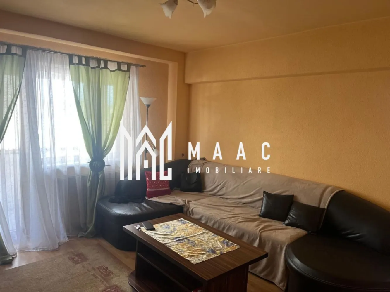 PET FRIENDLY I Apartament 3 Camere I Etaj 3 I Sos Alba Iulia - Îți prezentăm spre închiriere un apartament cu 3 camere, situat la etajul 3 din 7, într-un imobil într-o zonă bine conectată la facilități urbane. 
Cu o suprafață utilă de 68 mp, apartamentul este ideal pentru o familie, un cuplu sau persoane care caută un spațiu complet amenajat și gata de locuit.

Compartimentare și dotări:
 Decomandat
 2 dormitoare
 Living
 Bucătărie separată
 2 băi
 Balcon
 Etaj 3 din 7
 Complet utilat
 Se acceptă animale de companie
 Disponibil imediat

Locuința este luminoasă, bine întreținută și oferă confortul necesar pentru un trai relaxat. 

Acces rapid către mijloace de transport în comun, magazine, școli și alte puncte de interes.

Pentru mai multe informații sau pentru a programa o vizionare:ID: CP2898031