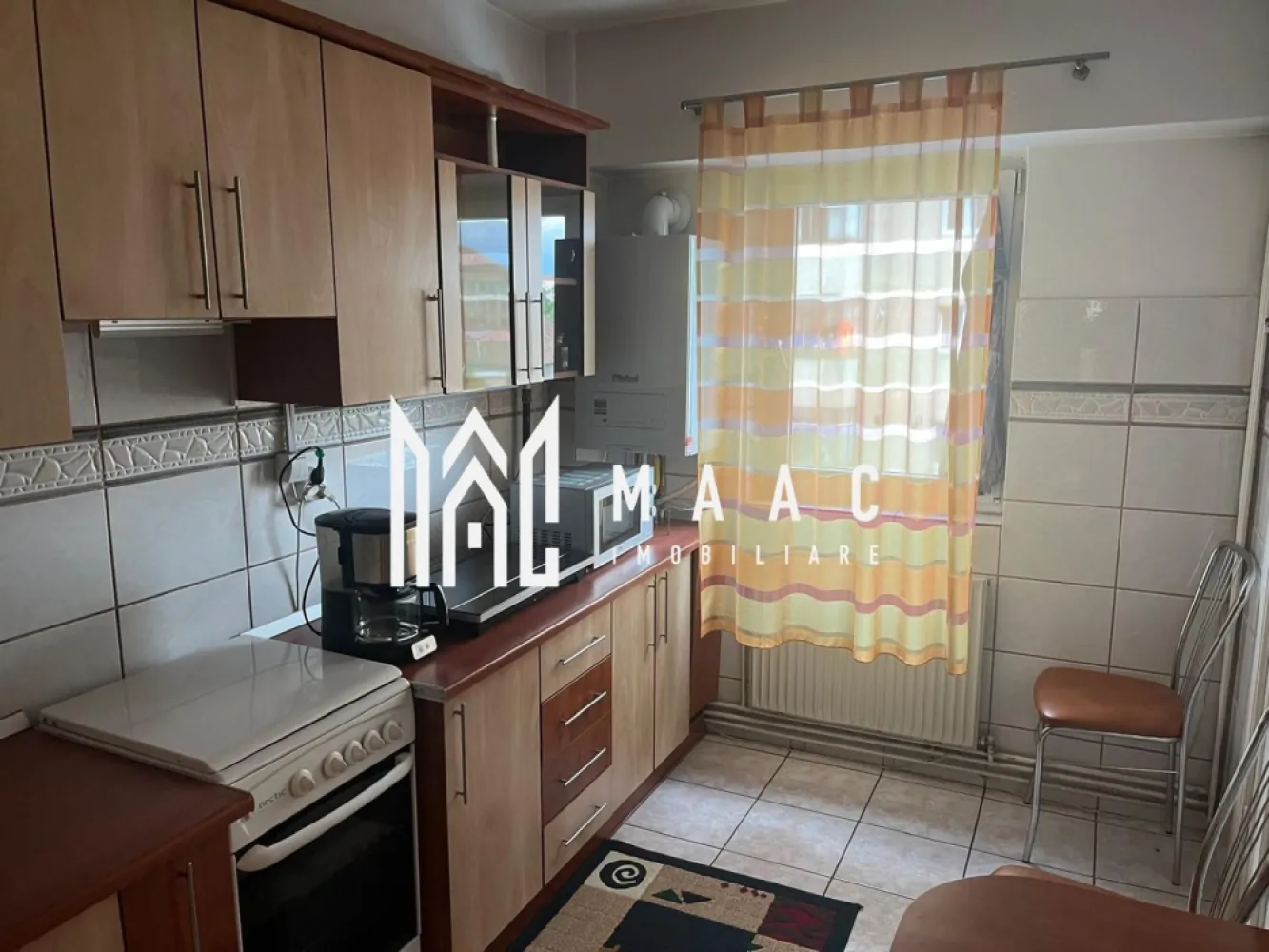 PET FRIENDLY I Apartament 3 Camere I Etaj 3 I Sos Alba Iulia - Îți prezentăm spre închiriere un apartament cu 3 camere, situat la etajul 3 din 7, într-un imobil într-o zonă bine conectată la facilități urbane. 
Cu o suprafață utilă de 68 mp, apartamentul este ideal pentru o familie, un cuplu sau persoane care caută un spațiu complet amenajat și gata de locuit.

Compartimentare și dotări:
 Decomandat
 2 dormitoare
 Living
 Bucătărie separată
 2 băi
 Balcon
 Etaj 3 din 7
 Complet utilat
 Se acceptă animale de companie
 Disponibil imediat

Locuința este luminoasă, bine întreținută și oferă confortul necesar pentru un trai relaxat. 

Acces rapid către mijloace de transport în comun, magazine, școli și alte puncte de interes.

Pentru mai multe informații sau pentru a programa o vizionare:ID: CP2898031