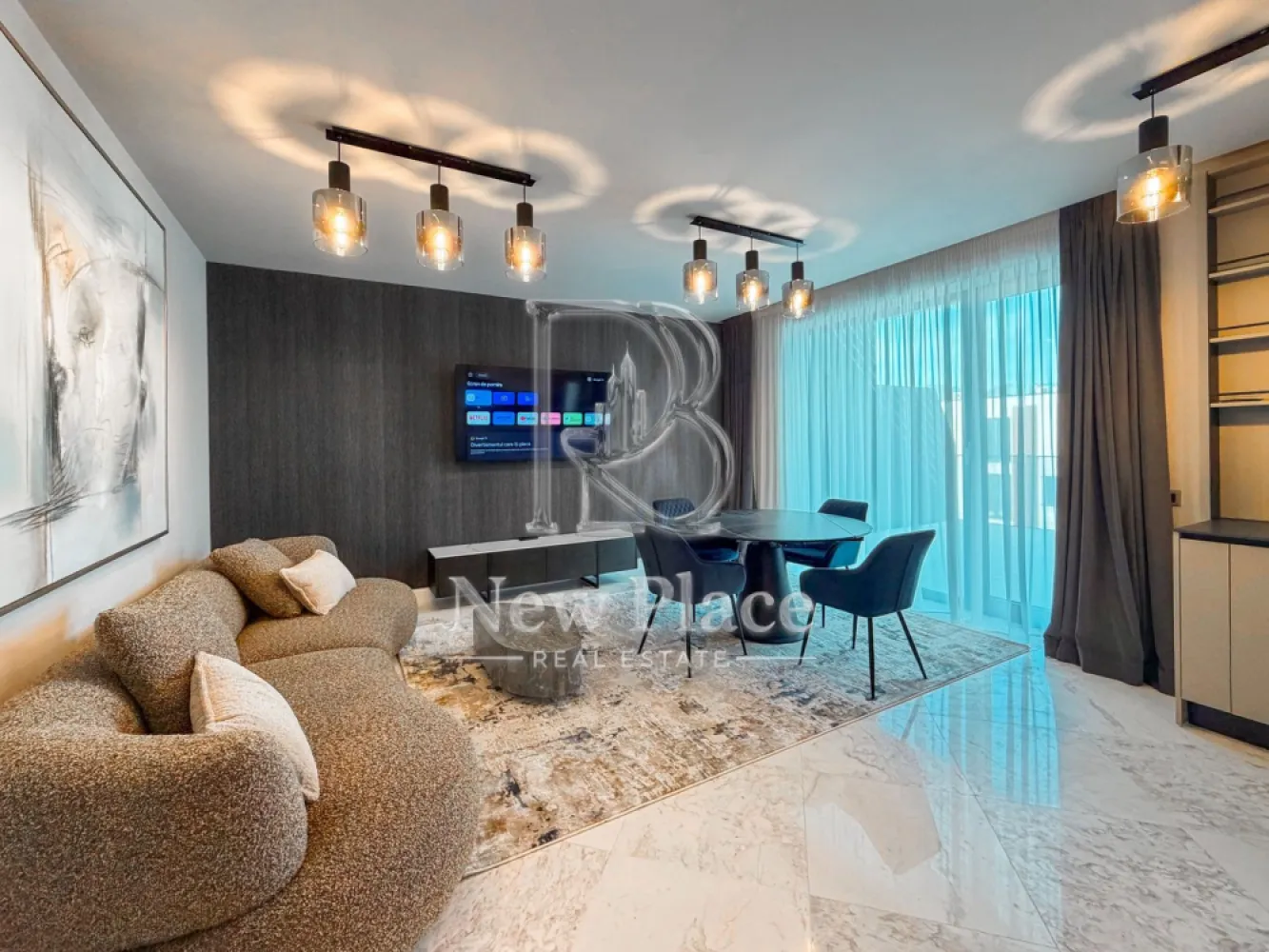 [VIDEO] Arqa Jolie Village | Apartament exclusivist | Terasa 22 mp | ULTRA LUX - ✅Pentru o perspectiva mai buna asupra Apartamentului, va invitam sa vizionati Video-ul de prezentare✅

New Place Real Estate Company va propune spre inchiriere un apartament spatios si inteligent compartimentat, situat intr un Ansamblu Rezidential din zona de Nord a Capitalei, intr-o oaza de liniste, cu aer curat si acces facil catre toate punctele de interes. Situat in zona Erou Iancu Nicolae, Ansamblul este plin de rafinament fiind locul ideal in care vei beneficia de intimitatea necesara de fiecare data cand pasesti acasa si unde vei gasi o comunitate formata din locatari care impartasesc aceleasi valori cu tine.

Ansamblul are o arhitectura moderna, este format din cladiri cu regim de inaltime mica (P+2+3R+4R), fiind este construit pe un lot de 8,000 mp de teren, amprenta constructiei avand doar 3,000 mp, parcarile fiind prevazute doar la subteran, avand curti interioare cu spatii verzi generoase care includ o piscina si loc de joaca pentru copii.

Apartamentul are o suprafata utila totala de 81.20 mp, suprafata desfasurata fiind impartita astfel: living si bucatarie open space cu suprafata de 26.00 mp, dormitor cu zona de dressing suprafata de 19.40 mp, baie cu suprafata de 5.00 mp, baie de serviciu cu suprafata de 3.50 mp, un hol cu suprafata de 4.90 mp si terasa cu suprafata de 22.40 mp.

Apartamentul dispune de 1 loc de parcare situat la subteranul imobilului.

Finisajele de top si facilitatile exclusive completeaza calitatea constructiei, oferind un confort sporit rezidentilor ansamblului:
- Piscina exterioara
- Loc de joaca pentru copii
- Spatii pietonale largi si pline de verdeata
- Centrala de imobil
- Video interfon
- Locatie ideala
- Branduri de top atat pentru finisaje cat si ppentru materialele de constructie

Pentru mai multe detalii sau pentru a programa o vizionare, nu ezitati sa ne contactati.

Aceasta oferta apartine New Place Real Estate Company.