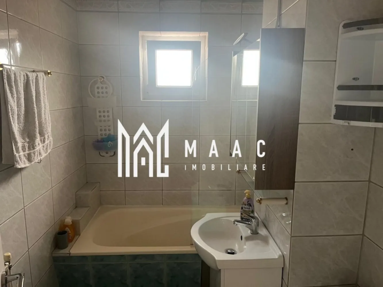 PET FRIENDLY I Apartament 3 Camere I Etaj 3 I Sos Alba Iulia - Îți prezentăm spre închiriere un apartament cu 3 camere, situat la etajul 3 din 7, într-un imobil într-o zonă bine conectată la facilități urbane. 
Cu o suprafață utilă de 68 mp, apartamentul este ideal pentru o familie, un cuplu sau persoane care caută un spațiu complet amenajat și gata de locuit.

Compartimentare și dotări:
 Decomandat
 2 dormitoare
 Living
 Bucătărie separată
 2 băi
 Balcon
 Etaj 3 din 7
 Complet utilat
 Se acceptă animale de companie
 Disponibil imediat

Locuința este luminoasă, bine întreținută și oferă confortul necesar pentru un trai relaxat. 

Acces rapid către mijloace de transport în comun, magazine, școli și alte puncte de interes.

Pentru mai multe informații sau pentru a programa o vizionare:ID: CP2898031