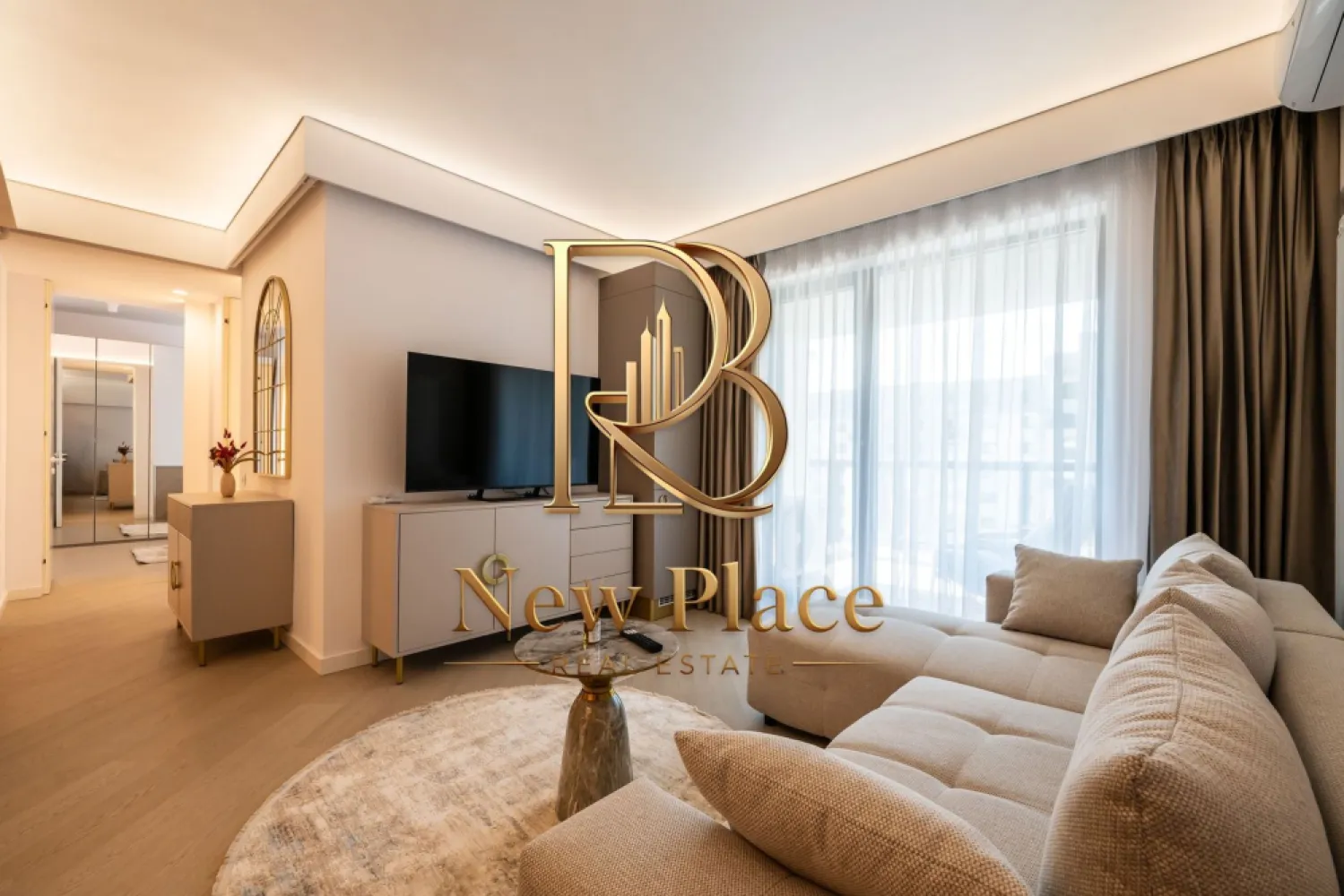 [VIDEO] CORTINA NORTH | Prima inchiriere | Orientare spre Sud | Parcare | LUX - ✅Pentru o perspectiva mai buna asupra Apartamentului, va invitam sa vizionati Video-ul de prezentare✅

New Place Real Estate Company va propune spre inchiriere un apartament situat intr-un complex rezidential exclusivist din zona Aviatiei-Pipera si anume CORTINA NORTH. Cu o amplasare de exceptie in Nordul capitalei, acest ansamblu este unul grandios, cu caracteristici unice imbinate pentru un stil de viata complet, confortabil si activ!

Apartamentul este situat la Etajul 8, are o suprafata construita de 96.33 mp si suprafata utila totala de 75.40 mp, fiind compus din living cu bucatarie opne space de 23,40 mp, dormitor matrimonial de 15,00 mp cu baie proprie de 4,80 mp, dormitor secundar de 11,90 mp, baie de serviciu de 3,30 mp, hol de 7,90 mp si un balcon de 9,10 mp.

Apartamentul dispune de un loc de parcare situat la subteranul imobilului.

Ansamblul Cortina North completeaza stilul de viata activ, sanatos si securizat cu o gama variata de facilitati: centru fitness, bazin de inot, peste 1,5 km pista de alergare, calitatea aerului data de peste 10,000 mp de spatii verzi, galerii comerciale dedicate, parcari private subterane si supraterane si acces controlat.

FINISAJE:
- Fatada ventilata;
- Tamplarie PVC Schuco cu geam tripan termoizolant;
- Ceramica Porcelanosa;
- Obiecte sanitare Daniel Rubinetterie;
- Parchet calitate superioara;
- Usi de intrare securizate Pinum;
- Usi interioare Filomuro.

DOTARI:
- Centrala termica Ariston individuala cu gaz;
- Aer conditionat tip multisplit;
- Videointerfon;
- Utilitati „ready to use” (racorduri individuale la gaze, curent electric, apa curenta);
- Aparatura electrica si cablaje pregatite pentru conexiunea TV si internet;
- Ascensoare – Cate doua pe fiecare tronson.

Pentru mai multe detalii sau oferte similare, nu ezitati sa ne contactati.

Aceasta oferta apartine New Place Real Estate Company.