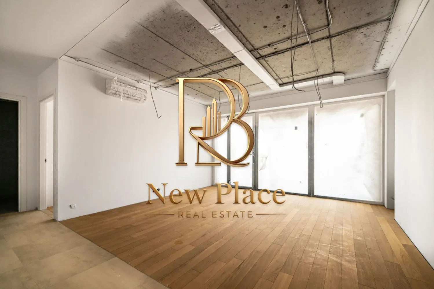 One Lake District | Vedere libera spre lac [+21% TVA] LUX - New Place Real Estate Company va propune spre vanzare un apartament situat in complex rezidential One Lake District - un complex rezidential exclusivist situat pe malul pitoresc al lacului Plumbuita - un mix perfect intre o viata moderna, privelisti uimitoare si o comunitate vibranta.

Apartamentul este situat la etajul 7 si are o suprafata utila totala de 66,40 mp, fiind compus din living cu bucatarie open space si loc de luat masa de 29,87 mp, dormitor de 12.05 mp, baie de 4,51 mp, hol de 6.01 mp si balcon de 10.98 mp. Apartamentul se vinde finisat (gresie, faianta, obiecte sanitare, parchet, usi, tamplarie, geamuri, etc), nemobilat.

Forma de achizitie este cesiune de Antecontract. Data de finalizare fiind Septembrie 2026.

Apartamenul se poate achizitiona la pretul de 149,900 Eur+TVA. Mai este de achitat suma de 90,000 Eur+TVA catre dezvoltator (aceasta suma se plateste la momentul semnarii Contractului final de vanzare cumparare), iar diferenta se achita catre actualul proprietar in momentul semnarii Cesiunii de Antecontract. Separat se poate achizitiona si un loc de parcare la pretul de 15,000 Eur+TVA.

Ansamblul One Lake District se remarca printr o gama premium de facilitati atent concepute pentru un stil de viata activ, inclusiv o scoala privata, spatii comerciale accesibile si o varietate de activitati captivante si facilitati sportive. Terenul de joaca dedicat copiilor asigura distractie si divertisment fara limite pentru cei mai tineri rezidenti. Intinzandu-se pe o suprafata de 8 hectare, One Lake District ofera peisaje de neegalat din Bucuresti, oferind un decor unic si captivant pentru viata de zi cu zi. Imbratisand un stil de viata sustenabil, One Lake District incorporeaza un sistem de geoexchange de ultima generatie - o solutie ecologica ce valorifica energia regenerabila, oferind comunitatii One Lake District un mod de viata mai ecologic si mai eficient din punct de vedere al costurilor.

Caracteristici:
- Opt cladiri rezidentiale elegante;
- Peste 1,950 de apartamente moderne si cinci niveluri speciale pentru parcarea supraterana;
- Scoala privata;
- Spatii comerciale si servicii la Parter;
- Vederi spectaculoase si acces direct la lacul Plumbuita;
- Parcare ampla si spatii comerciale accesibile;
- Activitati captivante si facilitati sportive;
- Loc de joaca dedicat copiilor.

Pentru mai multe detalii, nu ezitati sa ne contactati.

Aceasta oferta apartine New Place Real Estate Company.