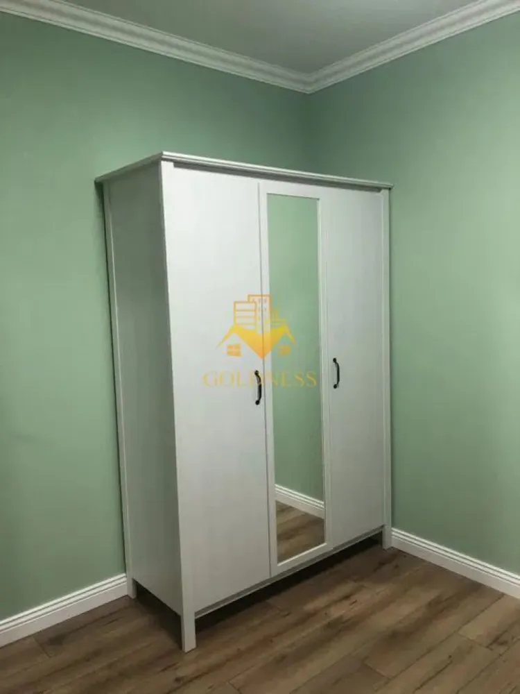 3 camere Openspace, Zona BMW, Parcare, Mega Image,Avram Iancu,Floresti - GOLDNESS Imobiliare vă propune spre închiriere un apartament cu 3 camere complet mobilat și utilat, la etajul 5 într-un imobil de 7 etaje, în Cartierul Floresti, ZONA BMW- Avram Iancu

Dispune de loc de parcare!
Se află în apropierea stațiilor de transport în comun, magazine, restaurante, spații verzi, farmacii, etc. 

 Apartamentul este compartimentat astfel:
 - dormitor cu pat matrimonial, dressing, noptiere, birou
- dormitor cu pat matrimonial , dressing, noptiere, 
 - living cu bucatarie open space complet utilată și mobilată, canapea extensibilă, loc de servit masa 
 - baie cu cadă, calorifer port prosop și dulap pentru depozitare.
 - balcon 5 mp.

Imobilul este dotat cu toate cele necesare- centrală proprie, frigider, plită , hotă, mașină de spălat haine si vase,TV, AC, etc. 

Dacă sunteți interesați de acest apartament și doriți să îl vizionați, dar și pentru alte oferte nu ezitați să ne contactați telefonic sau prin e-mail. Vă stăm la dispoziție!

Pentru intermediere se percepe un comision de 50% din prețul chiriei!