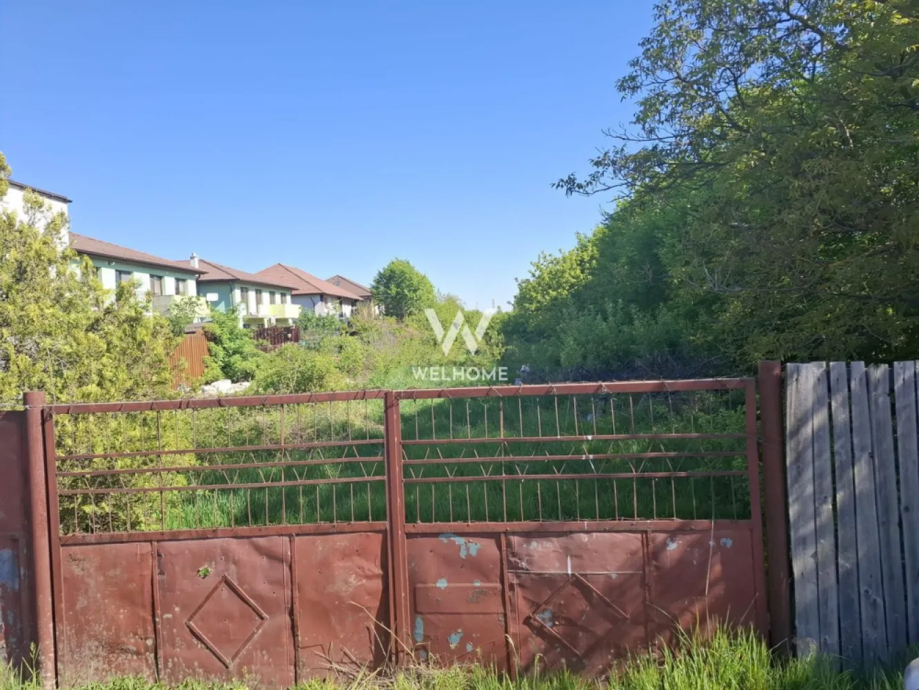 Teren intravilan de constructii cart. Arhitectilor - Sibiu - Welhome Imobiliare va propune spre vanzare un teren intravilan in Cartierul Arhitectilor pretabil pentru construire locuinta unifamiliala, duplex, spatii comerciale, etc.

- Suprafata 631 mp 
- Deschidere la strada 28.5 m
- Utilitati pe strada: apa, gaz, canal, curent 
- CUT 0.7
- POT: 25%

Pret: 140000 euro negociabil.