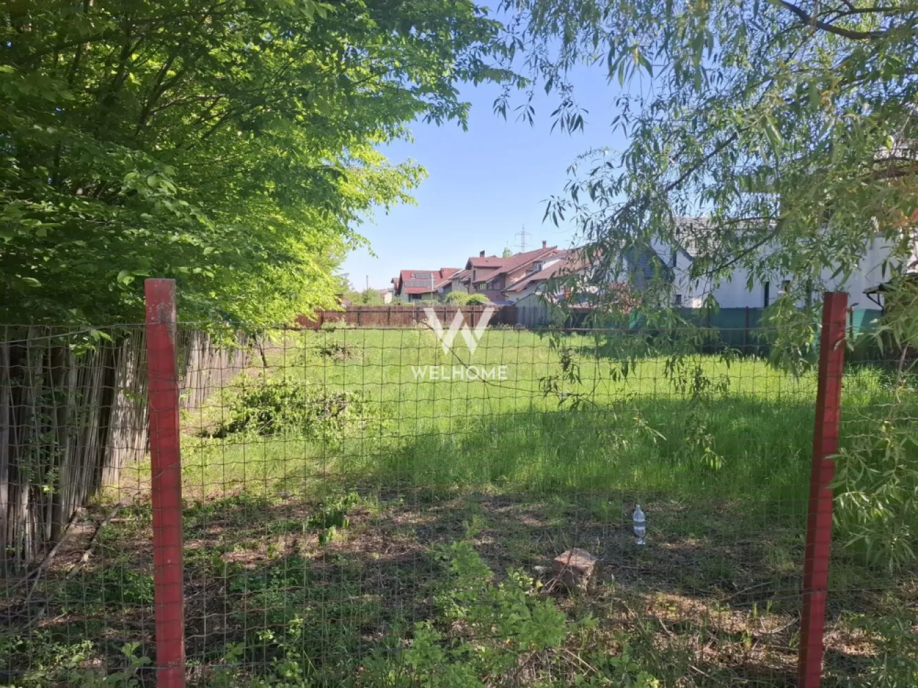 Teren intravilan de constructii cart. Arhitectilor - Sibiu - Welhome Imobiliare va propune spre vanzare un teren intravilan in Cartierul Arhitectilor pretabil pentru construire locuinta unifamiliala, duplex, spatii comerciale, etc.

- Suprafata 631 mp 
- Deschidere la strada 28.5 m
- Utilitati pe strada: apa, gaz, canal, curent 
- CUT 0.7
- POT: 25%

Pret: 140000 euro negociabil.