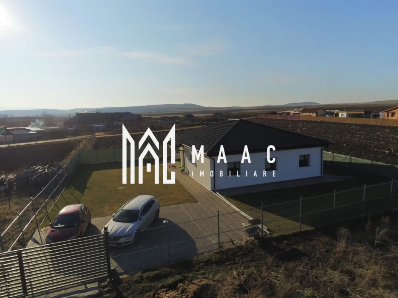 Casa Individuală I4 camere I Dependințe I Teren 890 mp - MAAC imobiliare va propune spre vânzare o casă individuală în Sura Mica la iesire spre Ocna 
Casa construită în anul 2018 izolată cu vată bazaltică de 15 cm ,are o curte liberă de 730 mp 
Dispune de curent trifazic 
Pompă de căldură 
Apă , canal 
Se vinde mobilată,utilată 

Pentru mai multe detalii precizați ca ați văzut anunțul cu ID CP2892457