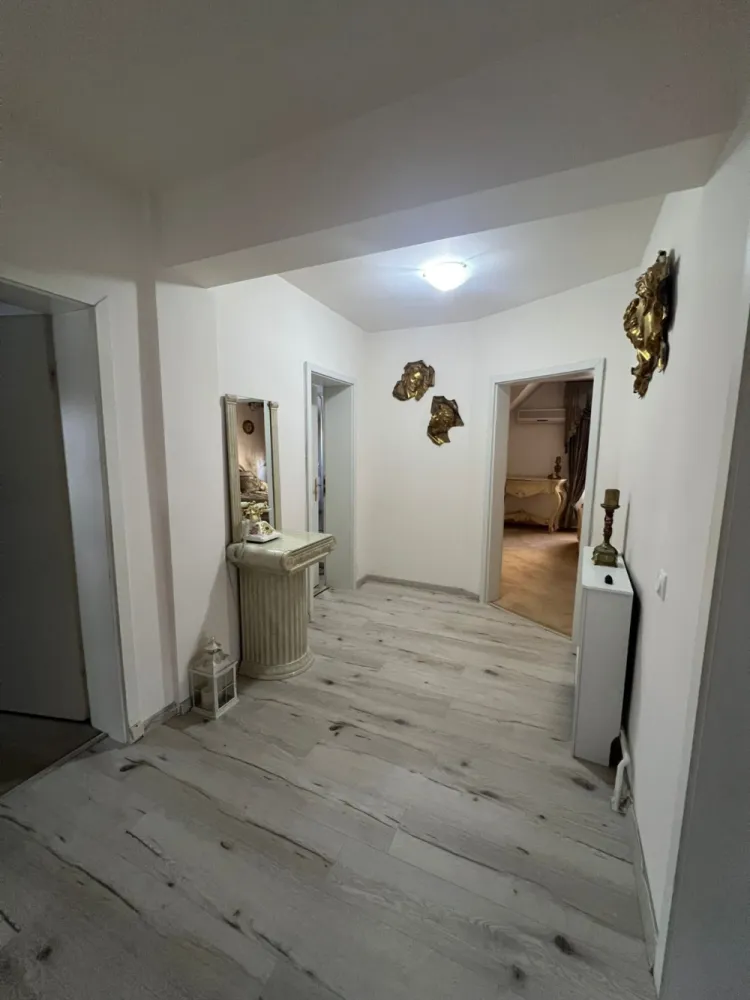 EXCLUSIVITATE – Vila eleganta, complet mobilata, aproape de Parcul Sub Arini – 793.000 euro