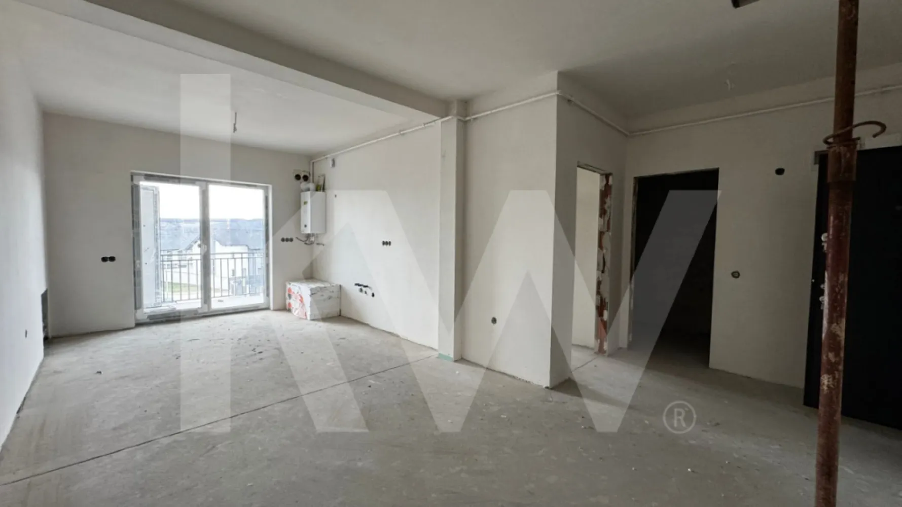 Apartament 2 camere de vanzare, balcon si parcare Schellenberg Sibiu - 
Apartamentul  este o locuinta moderna si echilibrata, gandita pentru cei care apreciaza un spatiu bine structurat intr-un ansamblu rezidential nou din Selimbar.
Cu o suprafață utila de 56,25 mp, apartamentul beneficiaza de o compartimentare functionala, un balcon generos si un loc de parcare dedicat, elemente care ii sporesc valoarea si confortul. Se preda la gri avansat, oferind libertate de personalizare, cu posibilitatea de predare la cheie, pentru o mutare rapida si fara complicatii.
Pozitionarea in ansamblu aduce avantajul unei zone aerisite, acces facil si proximitate fata de puncte de interes, fiind potrivit atat pentru locuire, cat si ca investitie sigura. Constructia este realizata cu materiale de calitate si cu o atentie clara pentru functionalitate si durabilitate.
Apartamentul   reprezinta o solutie eleganta si practica pentru cei care cauta confort, stabilitate si un spatiu cu potential real de a deveni caminul ideal.Apartamentul se preda la cheie.
