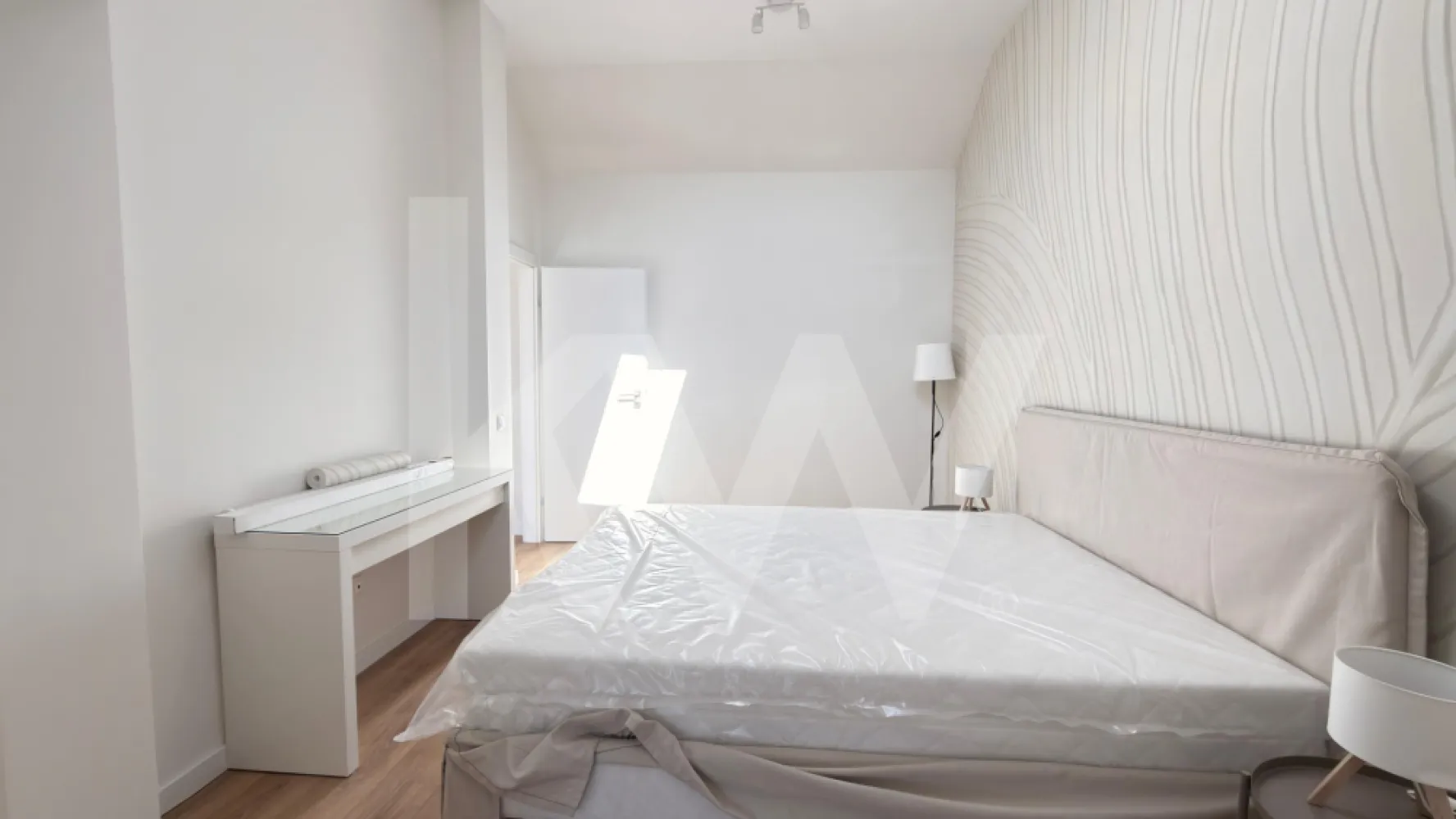 Apartamente de inchiriat cu 2 camere -  Apartamente de închiriat – Zona de Vest a Sibiului
Dacă îți dorești un apartament modern, într-o zonă liniștită și bine conectată a orașului, aceste locuințe pot fi alegerea potrivită.
Punem la dispoziție apartamente cu suprafețe cuprinse între 37 mp și 106 mp, potrivite atât pentru persoane singure, cât și pentru familii.
4 modele diferite de apartamente
Fiecare cu compartimentări bine gândite și spații confortabile.
 Etaje disponibile:
Parter
Etajul 1
Etajul 2
Dotări:
apartamente mobilate și utilate complet
bucătărie echipată
spații luminoase și funcționale
loc de parcare inclus
Prețuri începând de la 400 euro pe  lună, în funcție de suprafață și compartimentare.
Localizare: Zona de Vest a Sibiului – cu acces rapid către oraș, magazine și principalele puncte de interes.
Pentru detalii sau programarea unei vizionări: