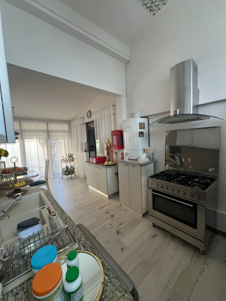 EXCLUSIVITATE – Vila eleganta, complet mobilata, aproape de Parcul Sub Arini – 793.000 euro