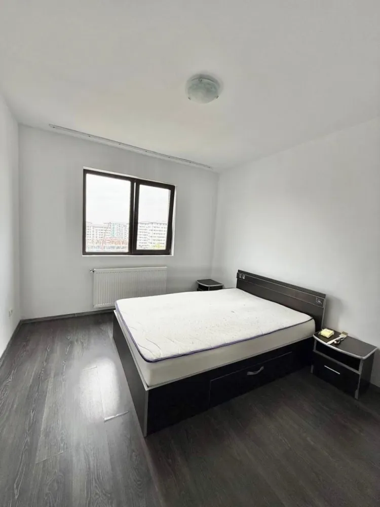 Apartament 3 camere Militari Residence mobilat si utilat - Vă prezentăm un apartament cu 3 camere, decomandat, situat pe strada Rezervelor nr. 79, în cartierul Militari Residence, chiar lângă Lidl – o locație excelentă pentru confortul zilnic 

Situat la etajul 6 din 7, apartamentul oferă o priveliște plăcută și multă lumină naturală, fiind ideal pentru o familie care își dorește spațiu și funcționalitate 

Detalii proprietate:
• 3 camere spațioase 
• 2 băi 
• Compartimentare decomandată – eficiență și intimitate 
• Etaj 6 din 7
• Locație: strada Rezervelor 79, lângă Lidl 

Avantaje:
• Acces imediat la supermarket (Lidl), restaurante și alte facilități 
• Aproape de mijloace de transport în comun 
• Zonă dezvoltată, ideală pentru locuit sau investiție 
• Spațiu generos, potrivit pentru familie 

Un apartament echilibrat, bine poziționat, care îți oferă tot ce ai nevoie pentru un stil de viață confortabil 

Pentru mai multe detalii sau programarea unei vizionări, sună acum